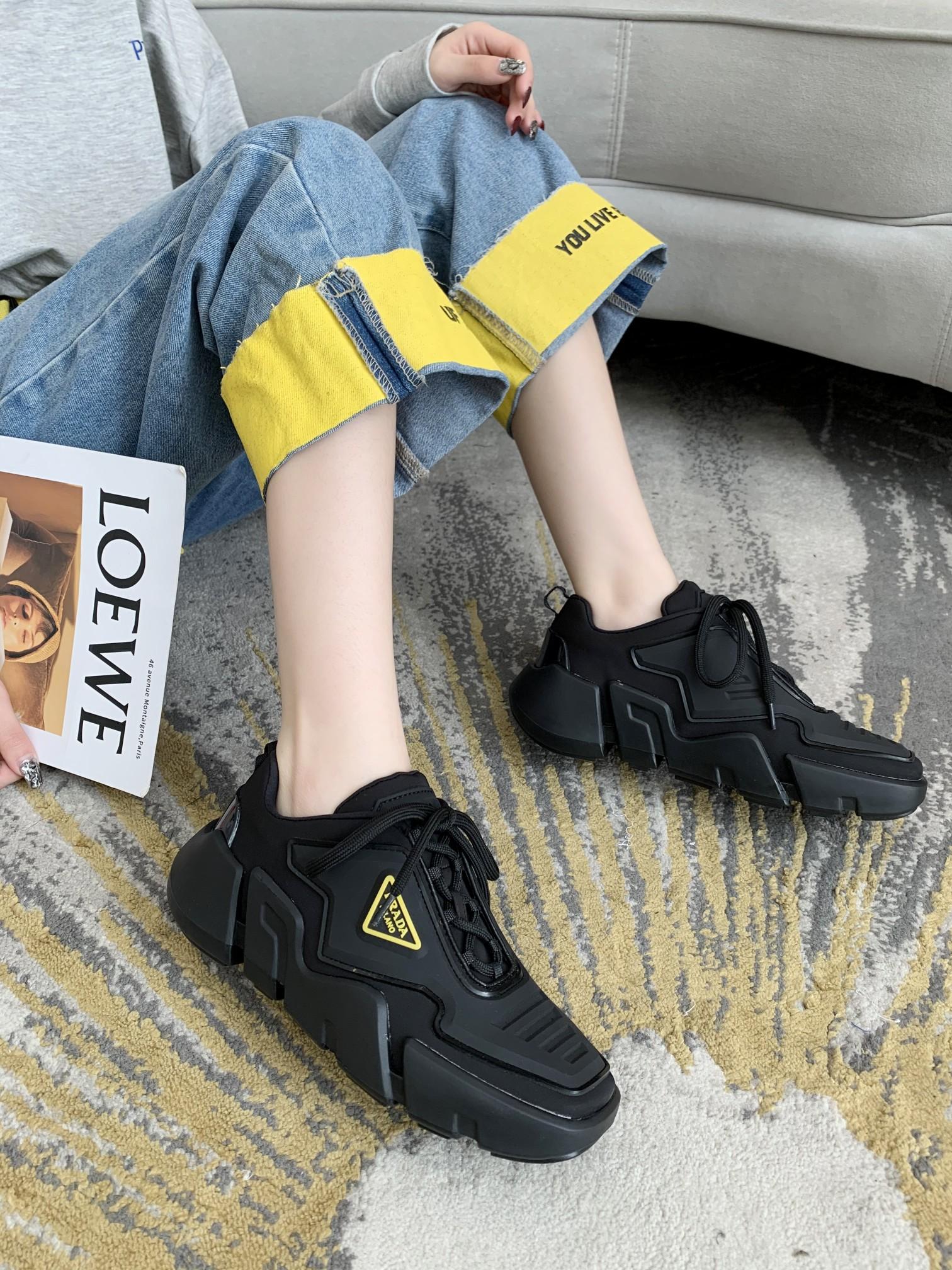 Prada Low Top sneaker 45 - vstockx