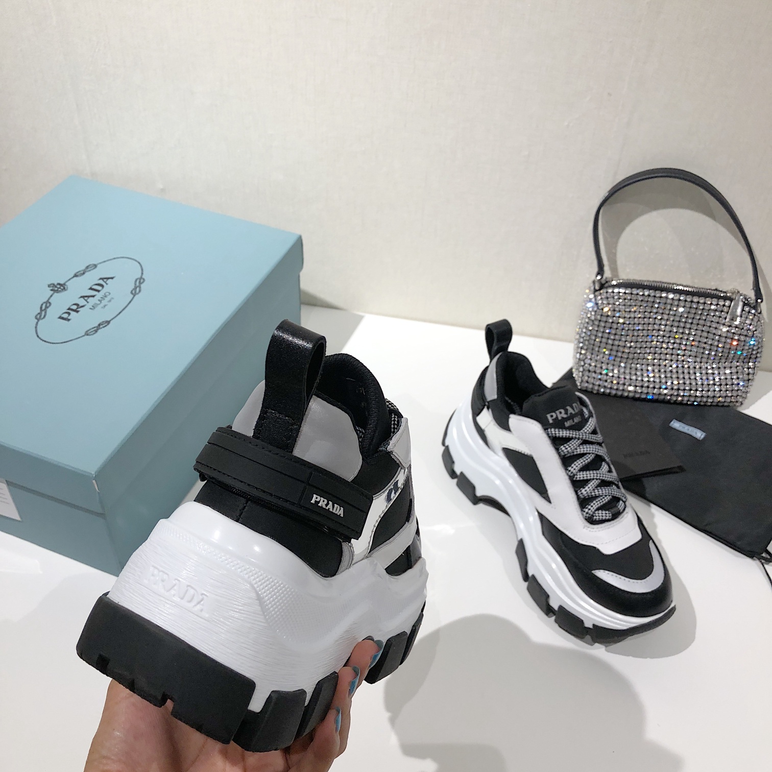 Prada Low Top sneaker 53 - vstockx