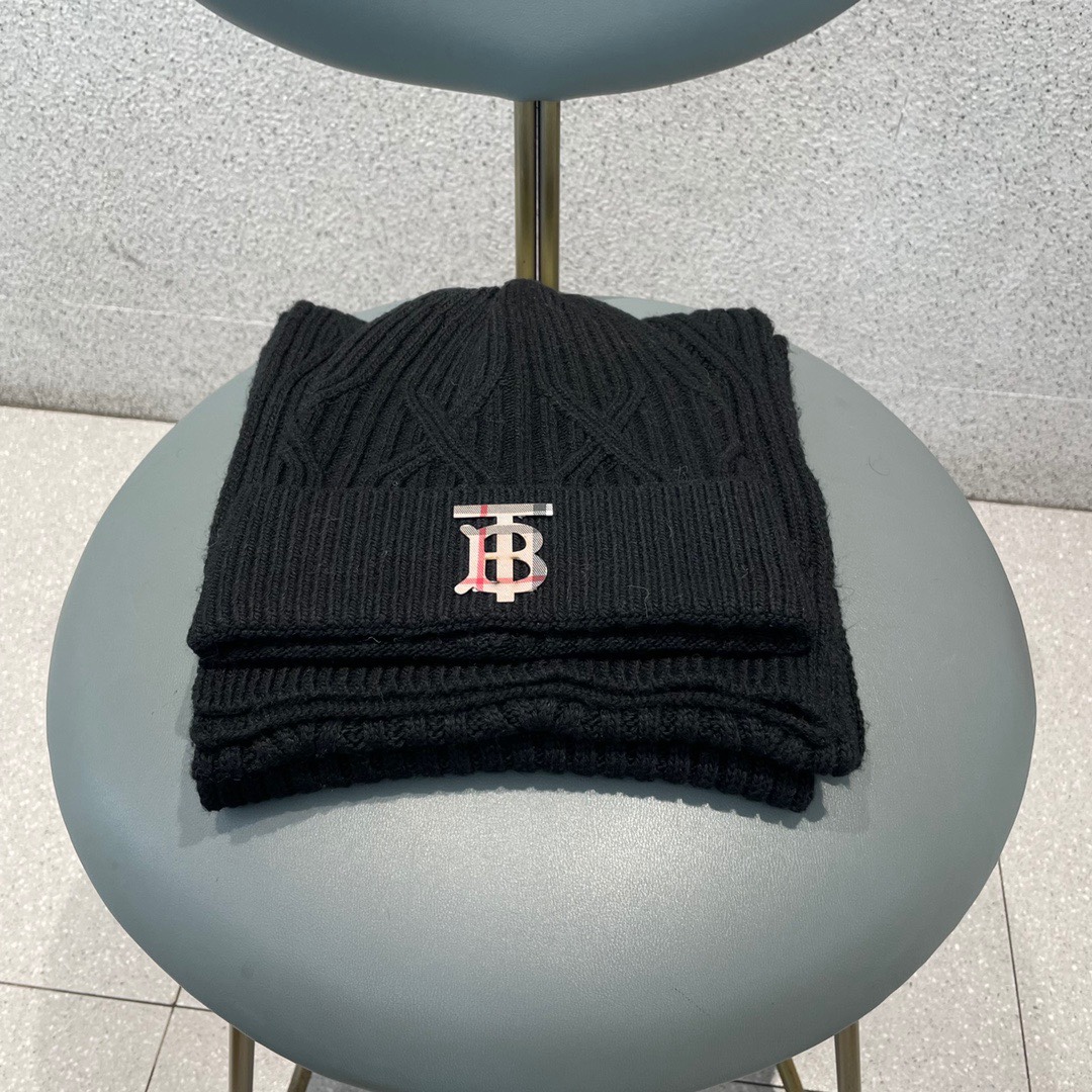 Hat & Scarf Burberry 1 - vstockx