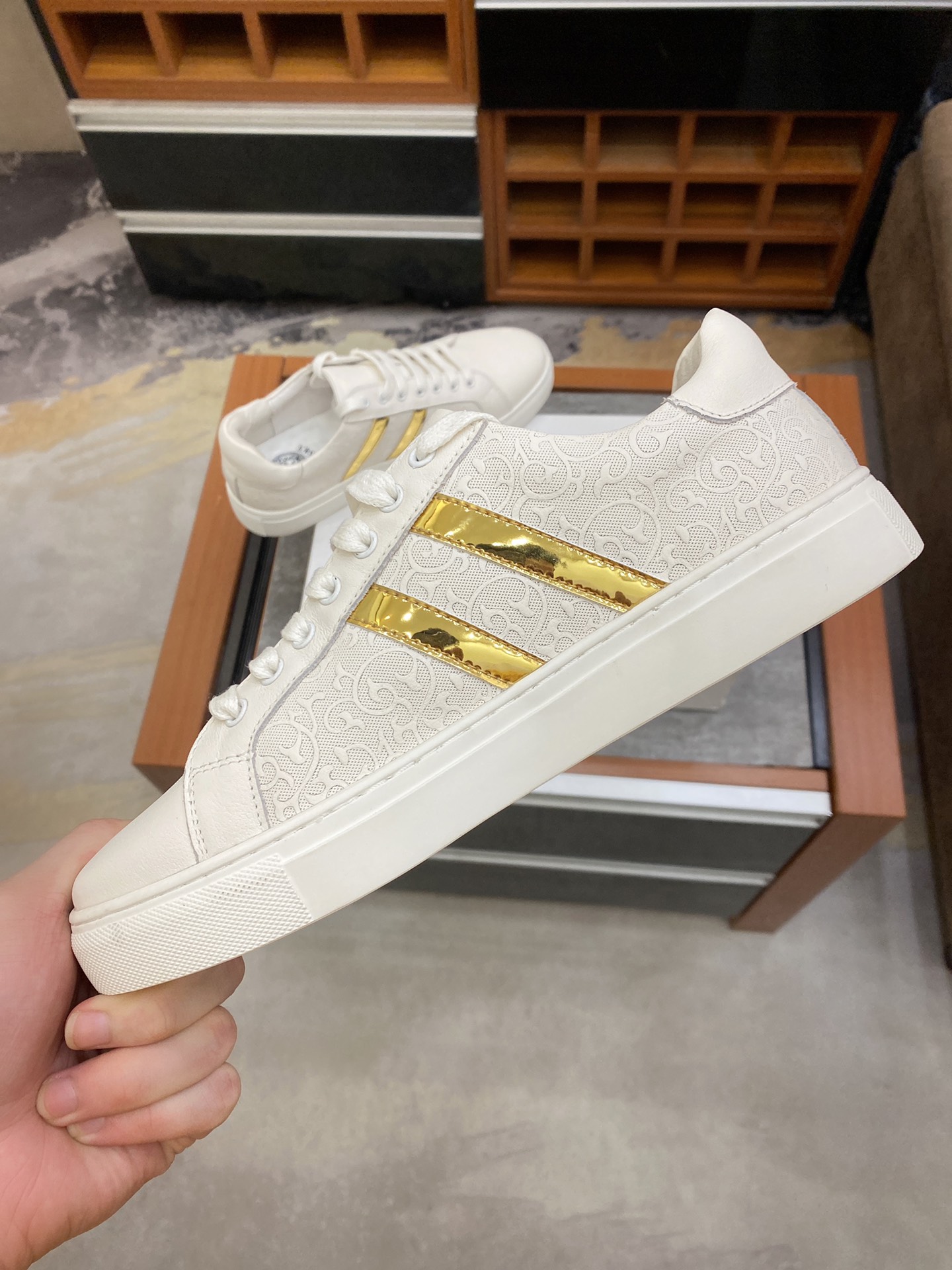 Versace Greca Sneaker 1 - vstockx