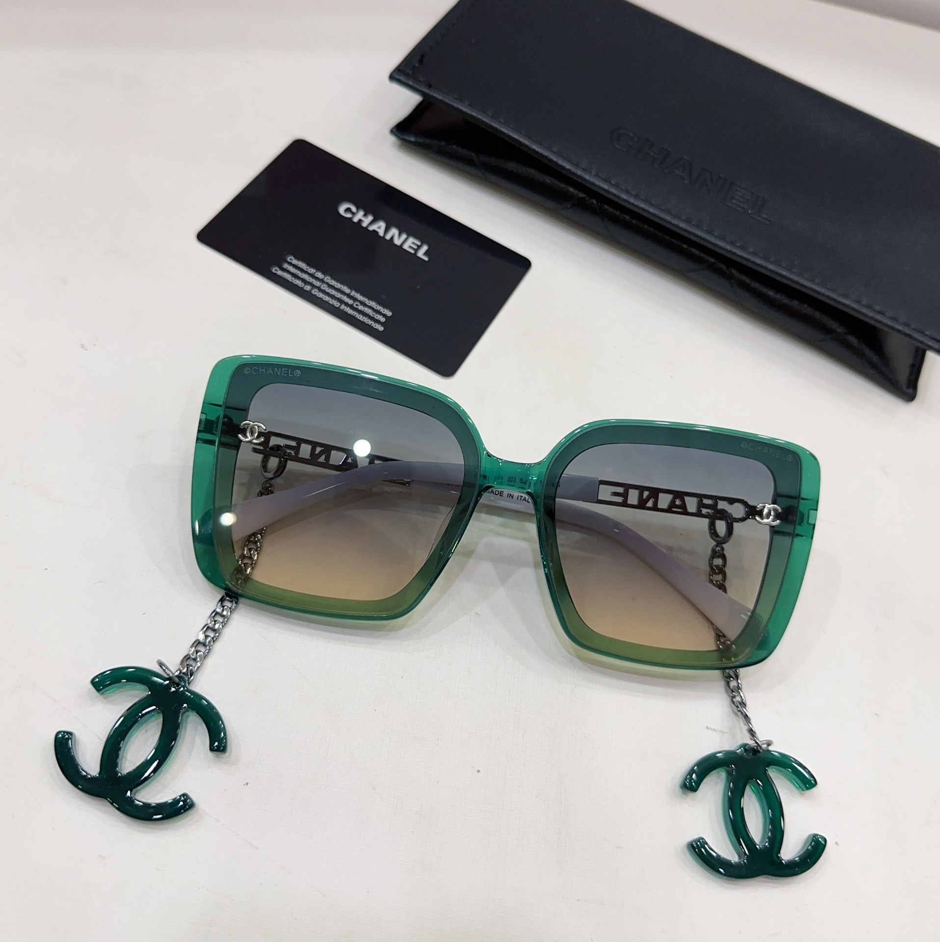Sunglasses Chanel CH0651 - vstockx