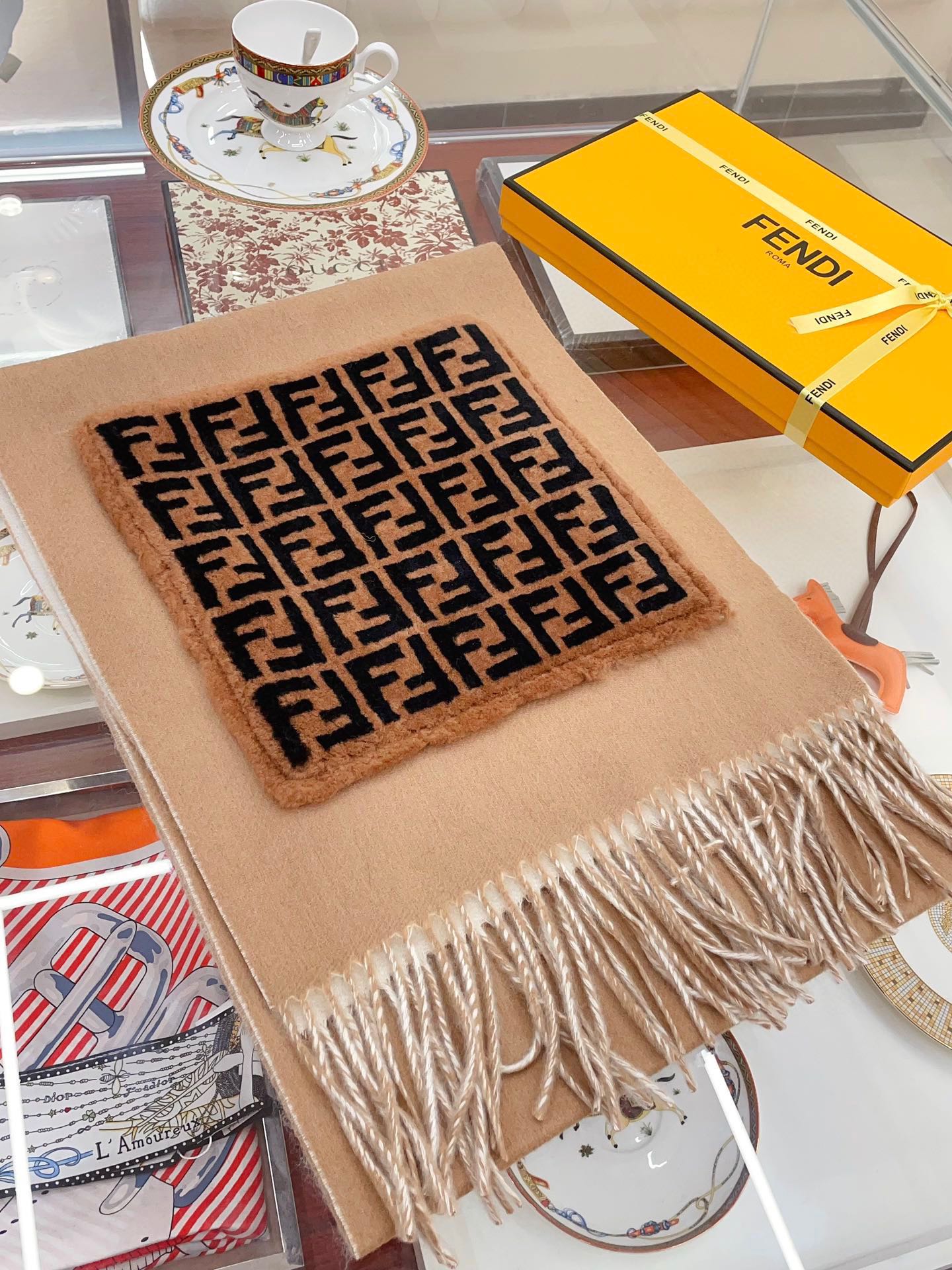 Streetwear Scarf FENDI 328835 size:38cm*210cm - vstockx