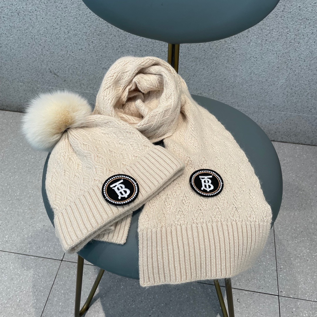 Hat & Scarf Burberry 2 - vstockx