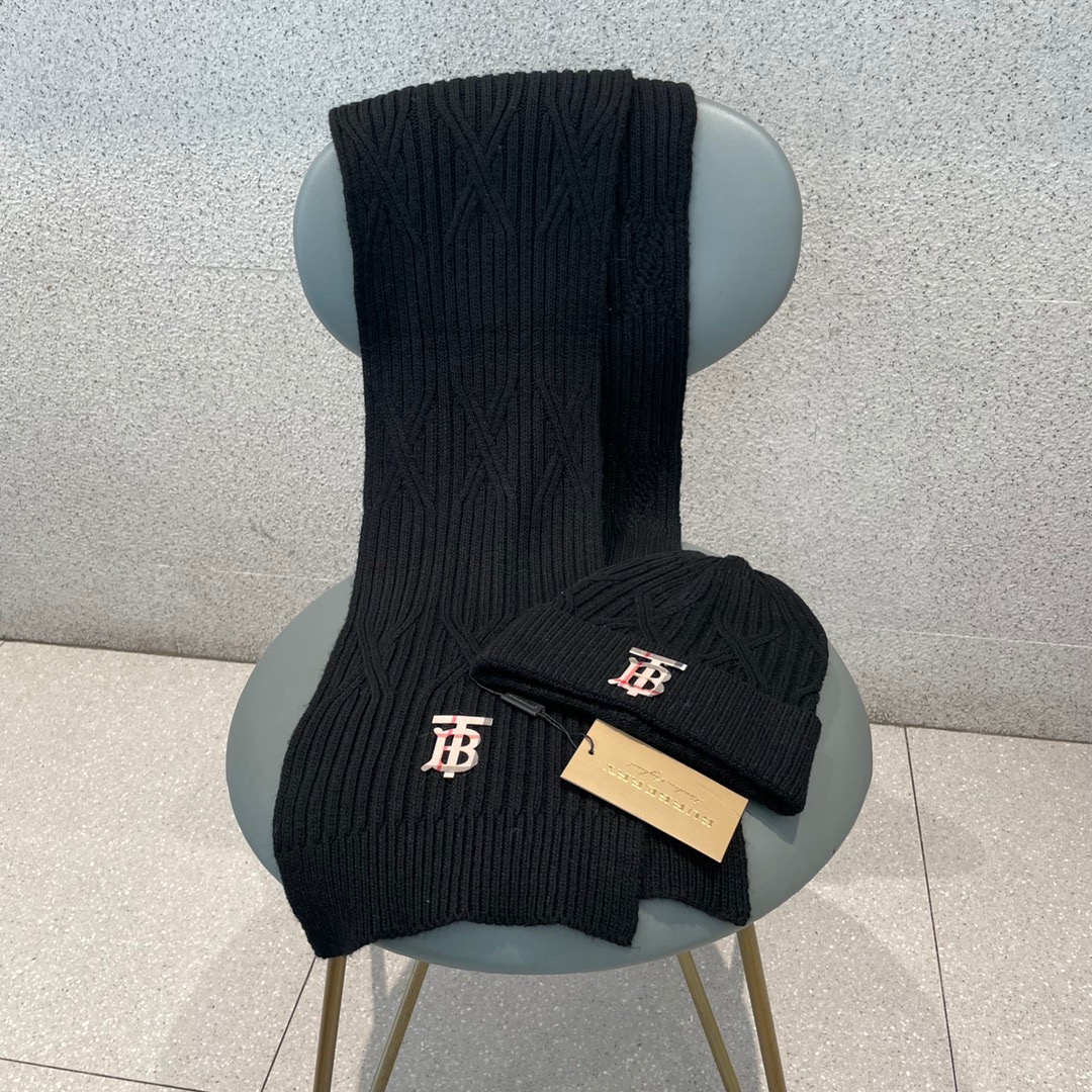 Hat & Scarf Burberry 1 - vstockx
