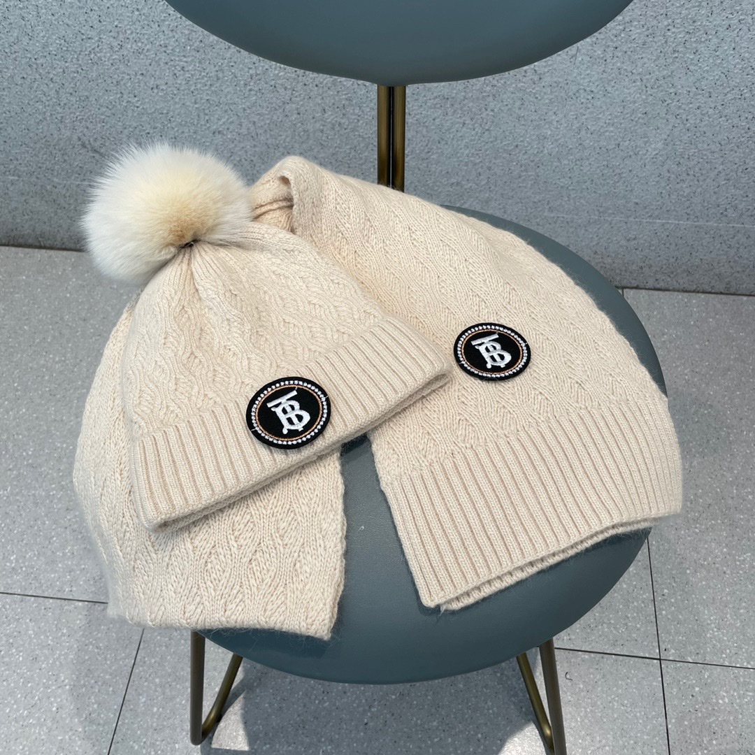 Hat & Scarf Burberry 2 - vstockx