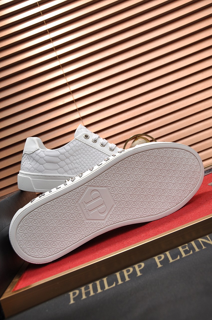 Philipp Plein Low Top Sneakers 19 - vstockx