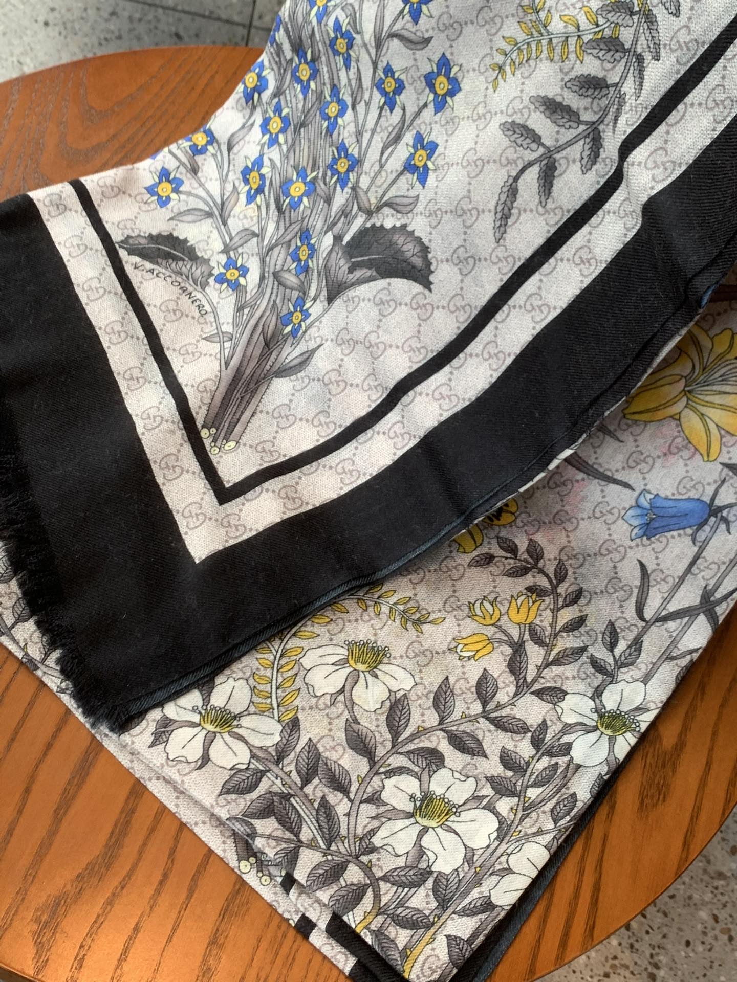 Streetwear Scarf GUCCI 328986 SIZE:110*200cm - vstockx