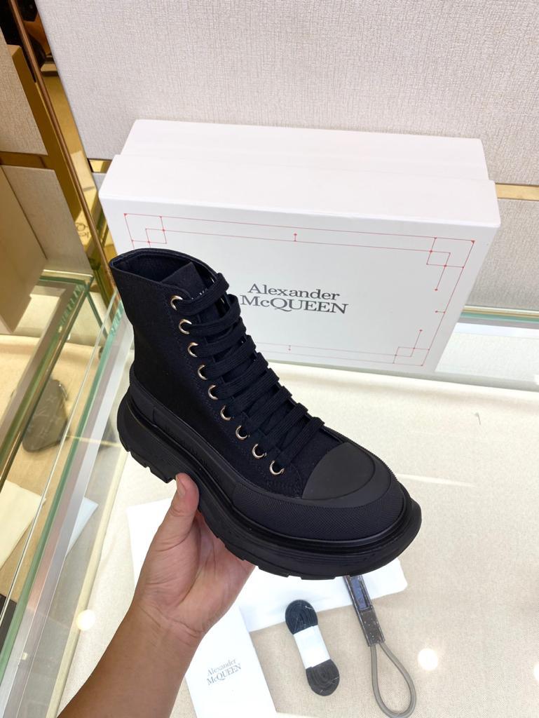 Alexander McQueen Tread Slick Lace Up Boot Black (W) - vstockx