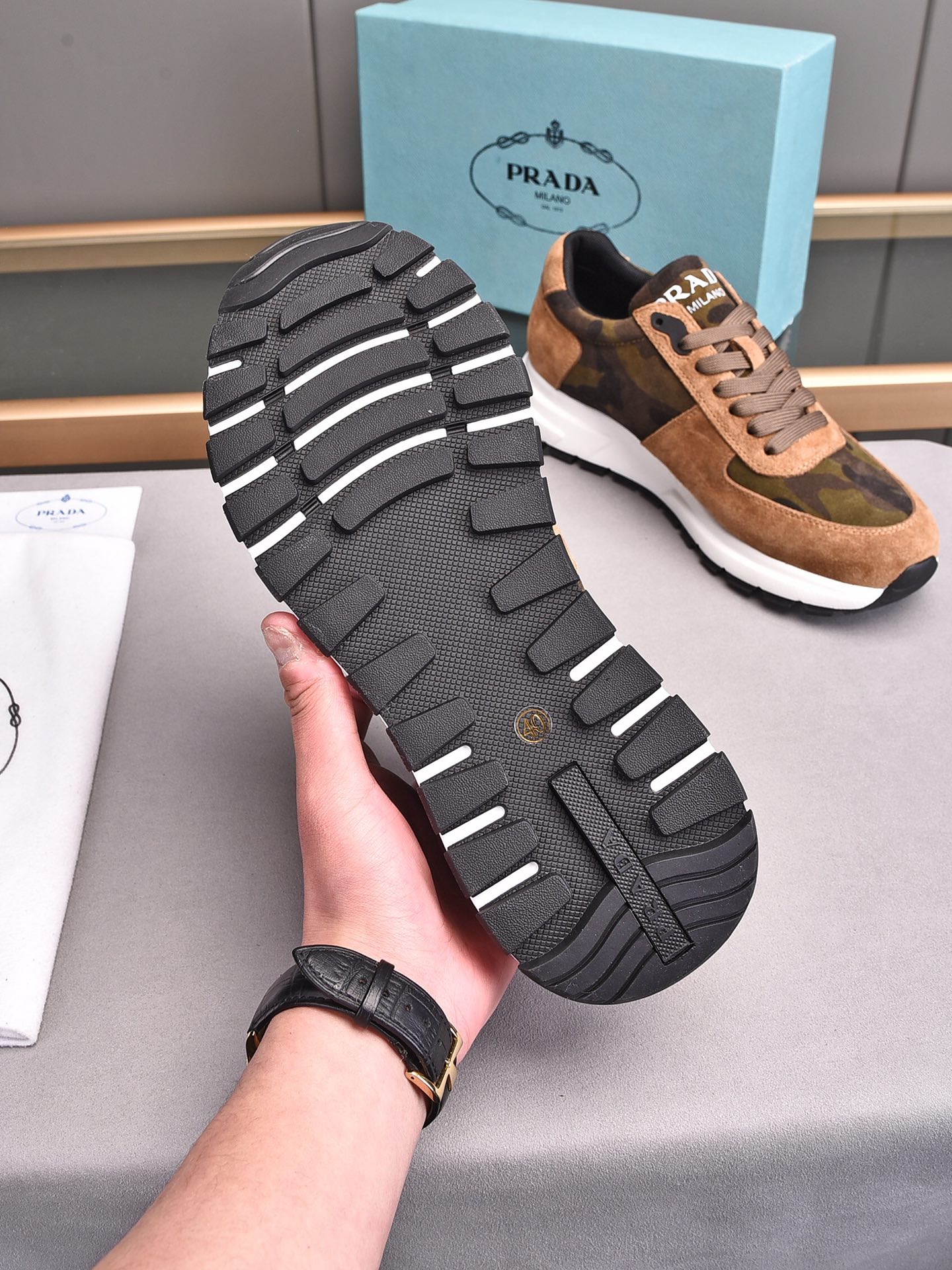 Prada Low Top sneaker 28 - vstockx