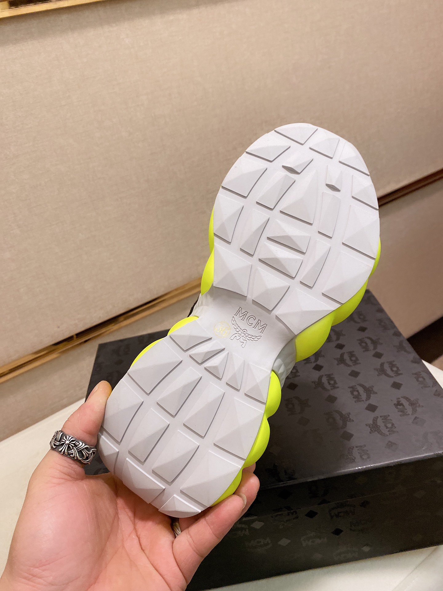 MCM Low Top Logo Lace-up Sneakers 6 - vstockx