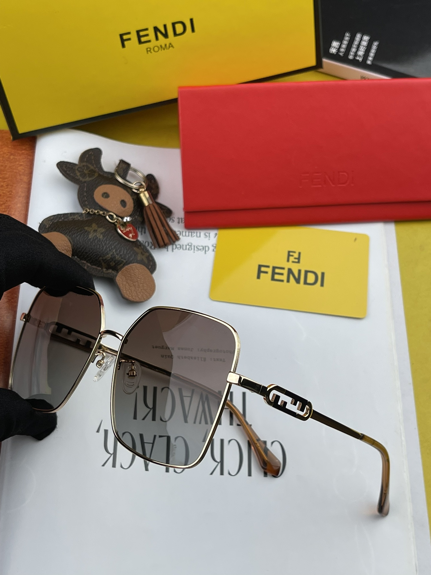 Sunglasses Fendi FD2651 - vstockx