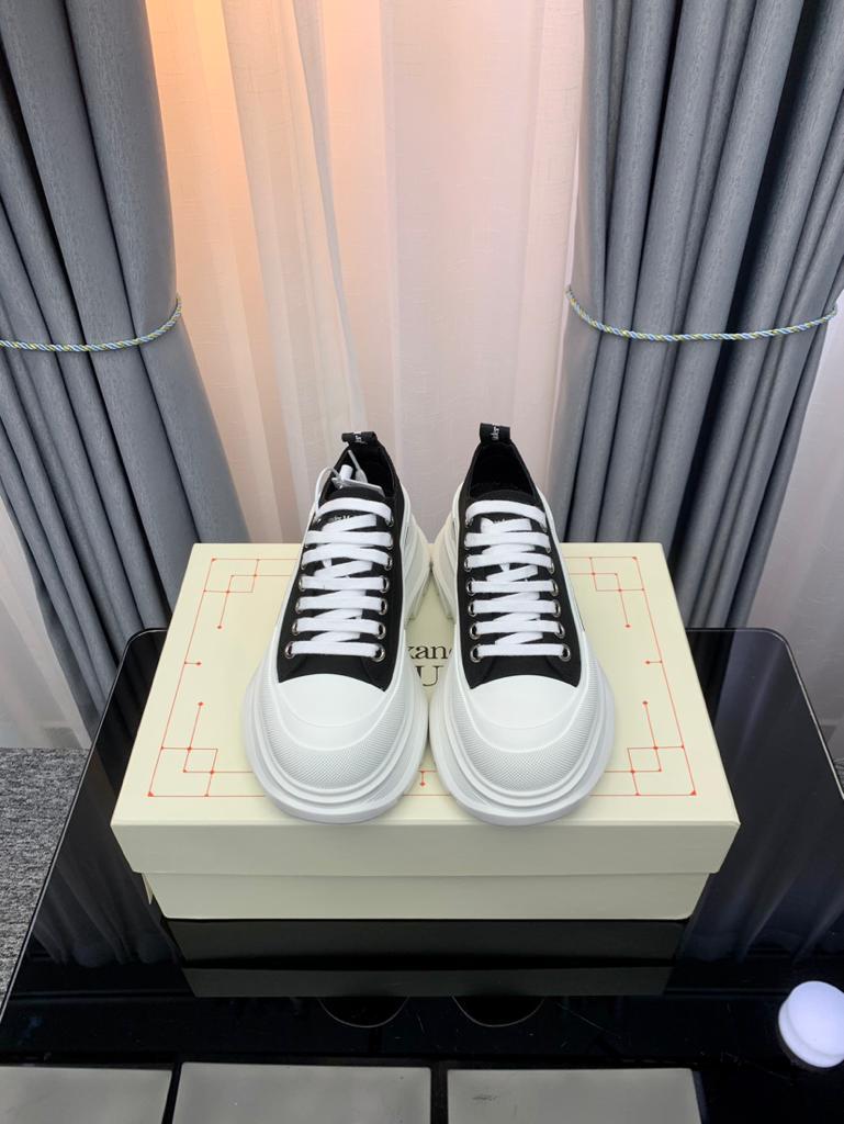 Alexander McQueen Tread Slick Low Lace Up Black White - vstockx