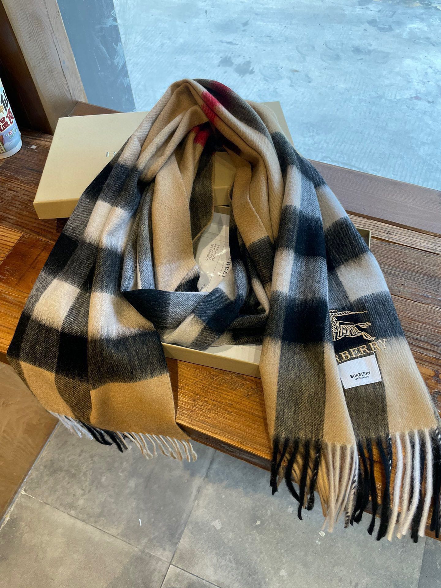 Streetwear Scarf Burberry 329087 size:35*200cm - vstockx