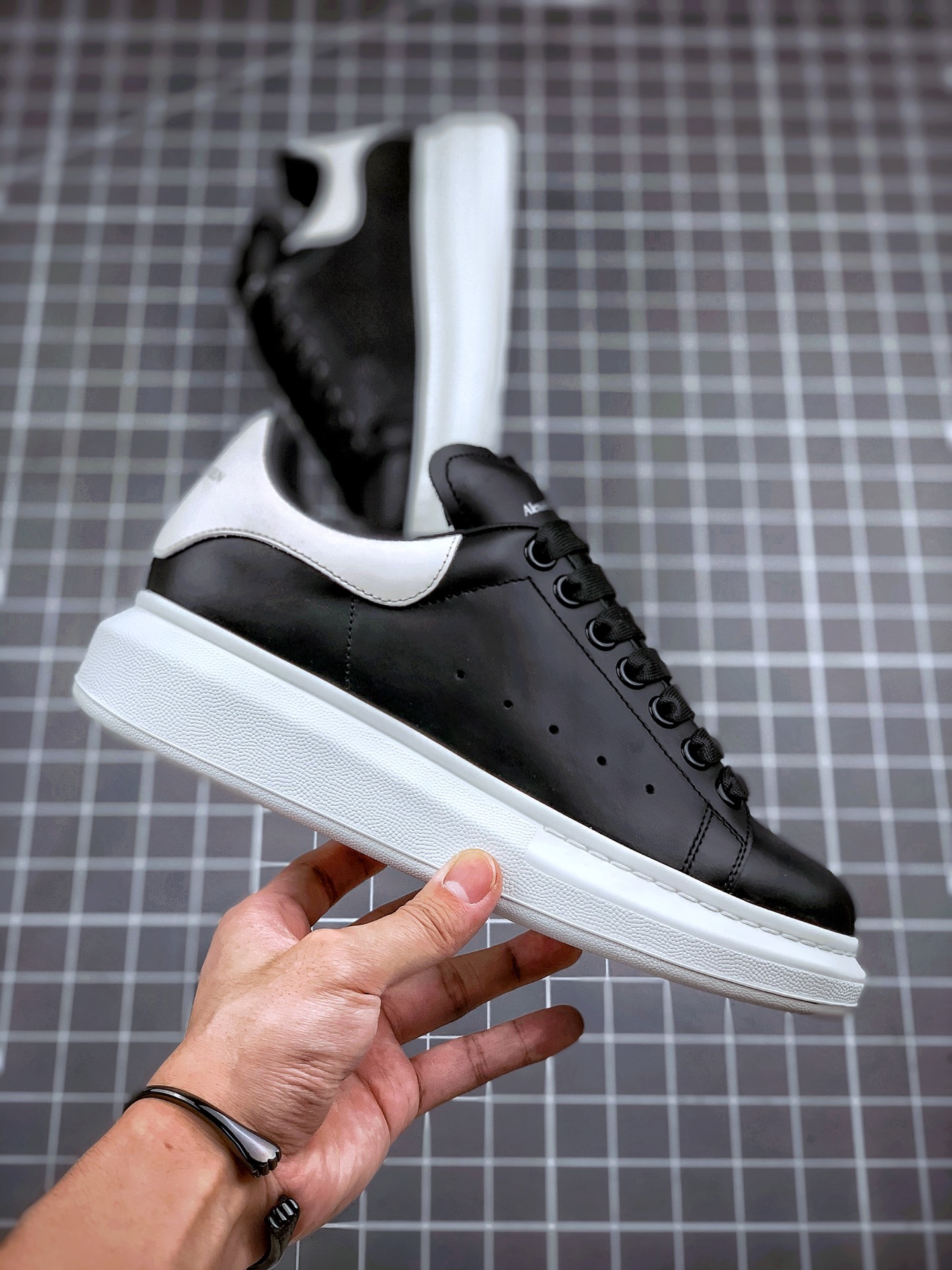 Alexander McQueen Oversized Black White - vstockx