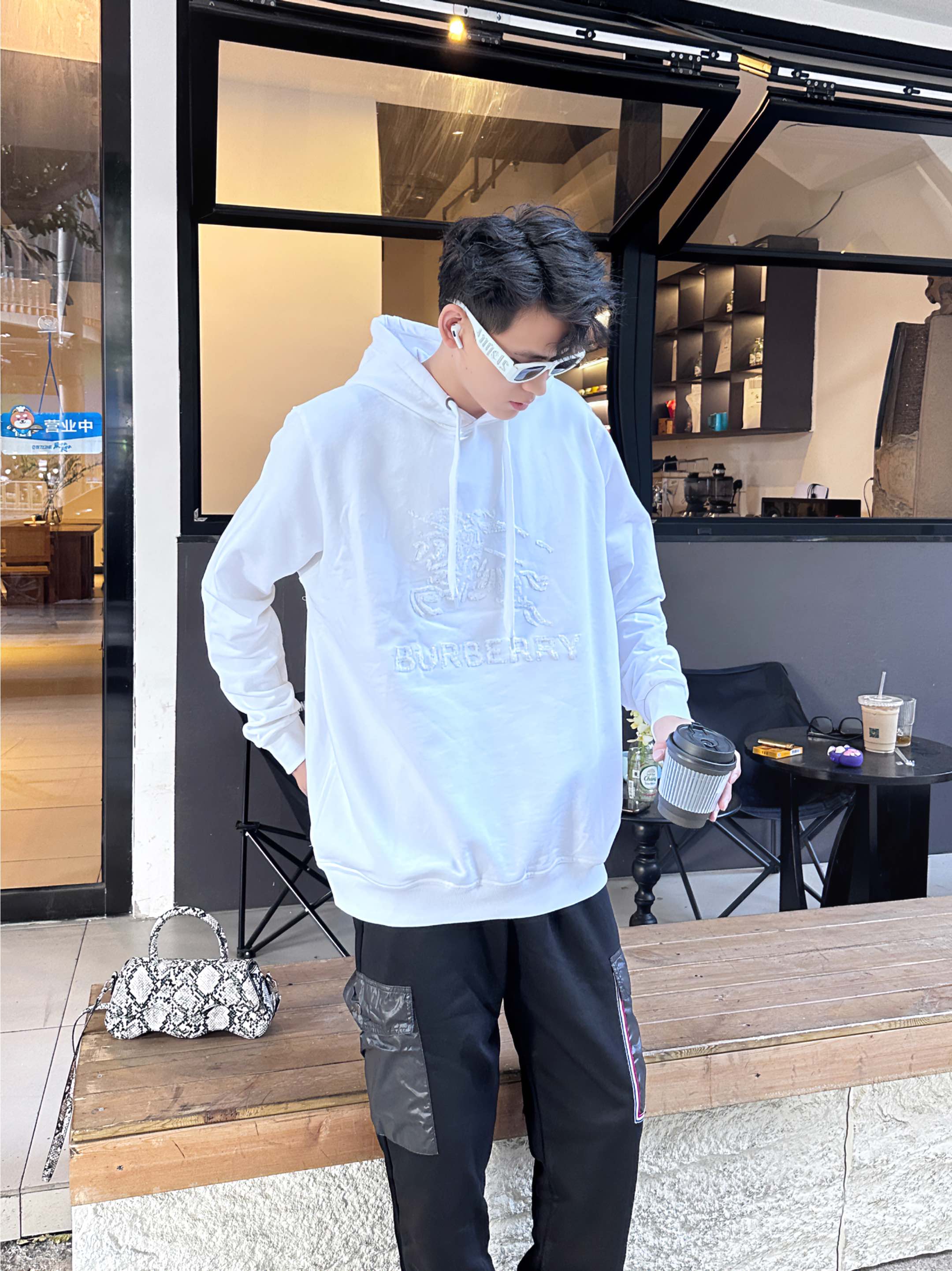 Clothes Burberry 822 - vstockx