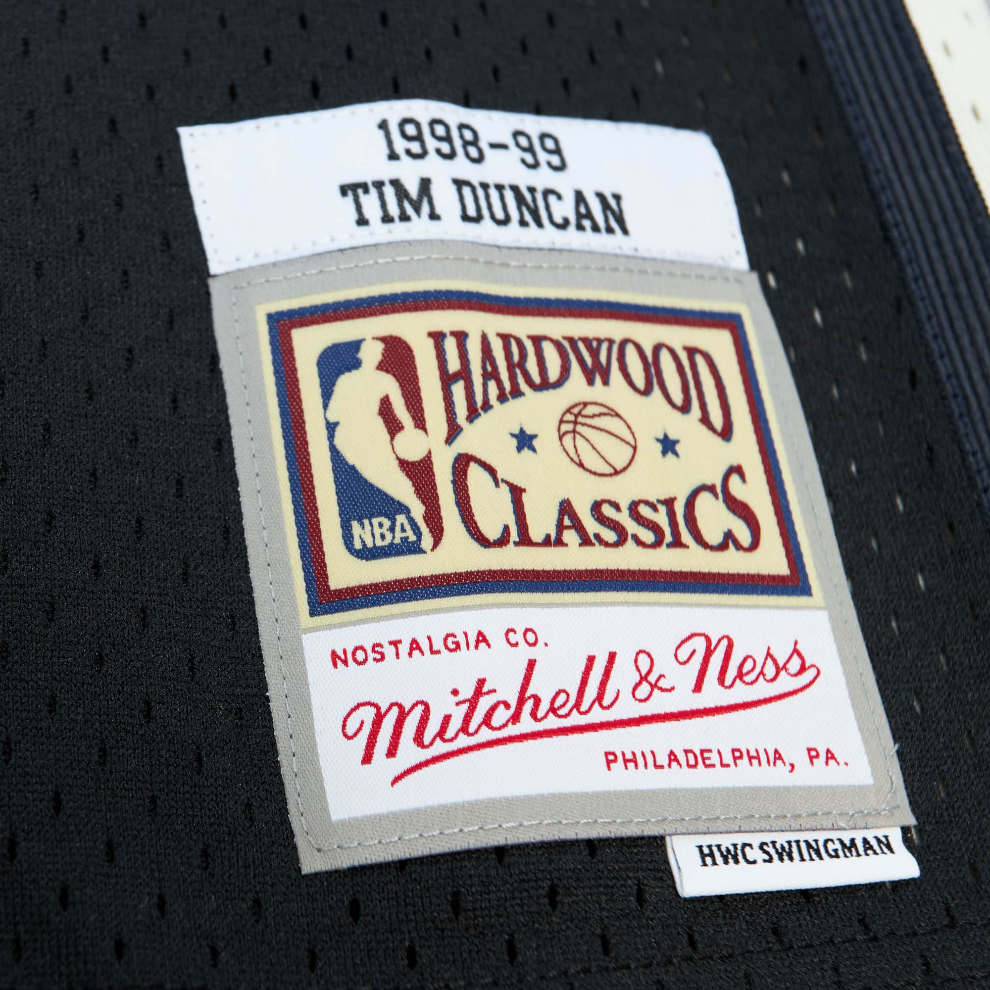 Off Court Chenille Swingman Tim Duncan San Antonio Spurs 1998-99 Jersey - vstockx