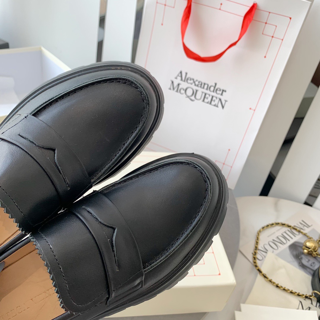 Alexander MCQueen woman is 35-40 - vstockx