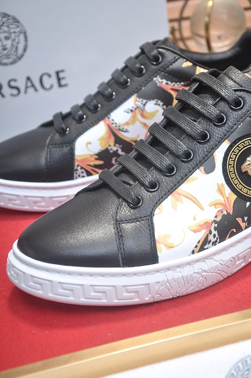 Versace Greca Sneaker 30 - vstockx