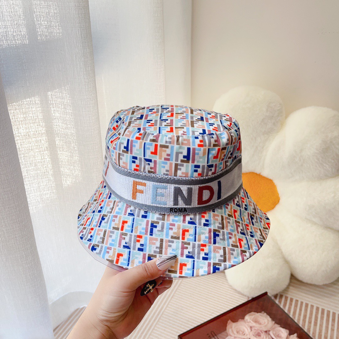 Streetwear Hat Fendi 329372 - vstockx