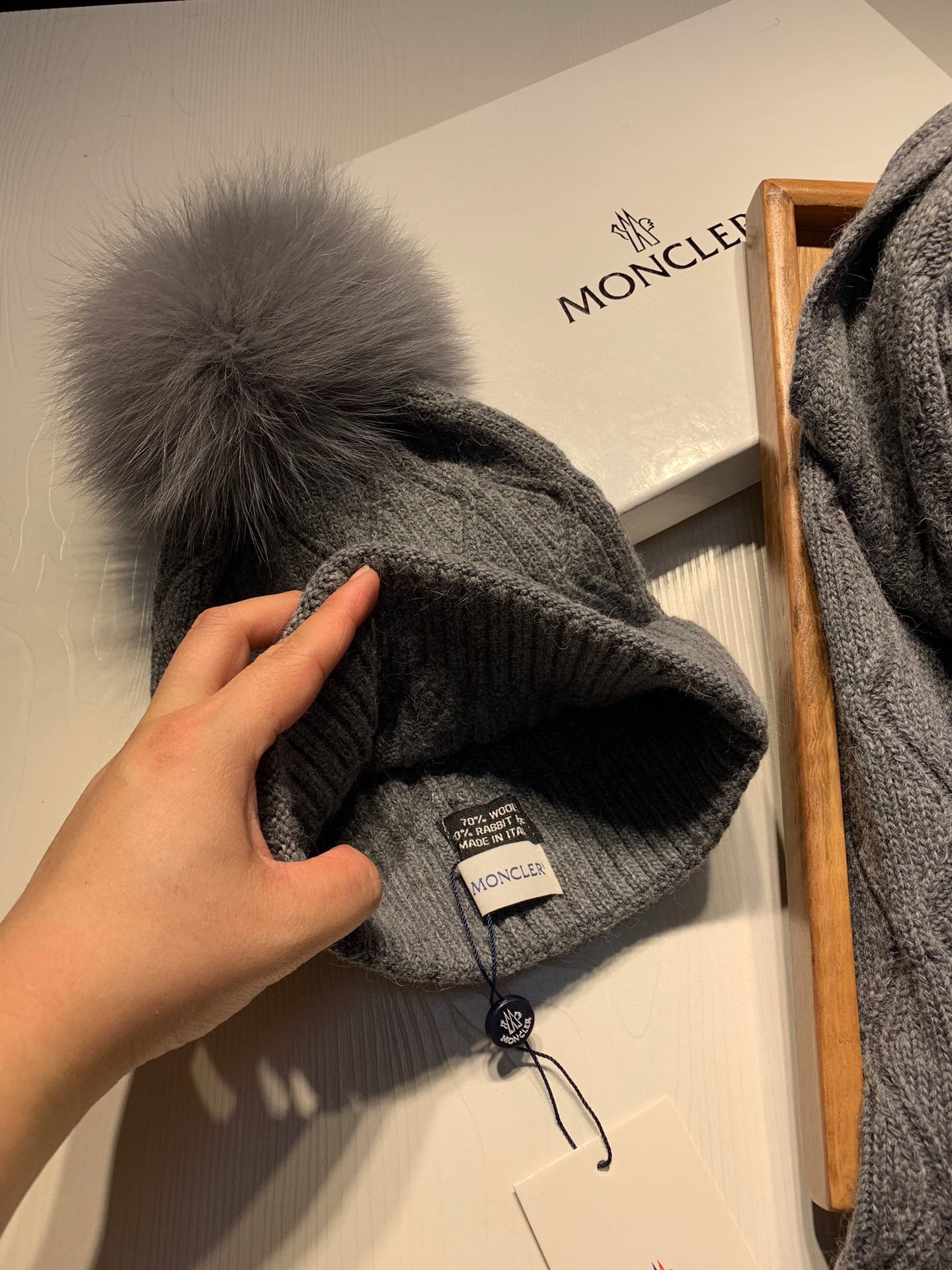 Hat & Scarf Moncler 1 - vstockx