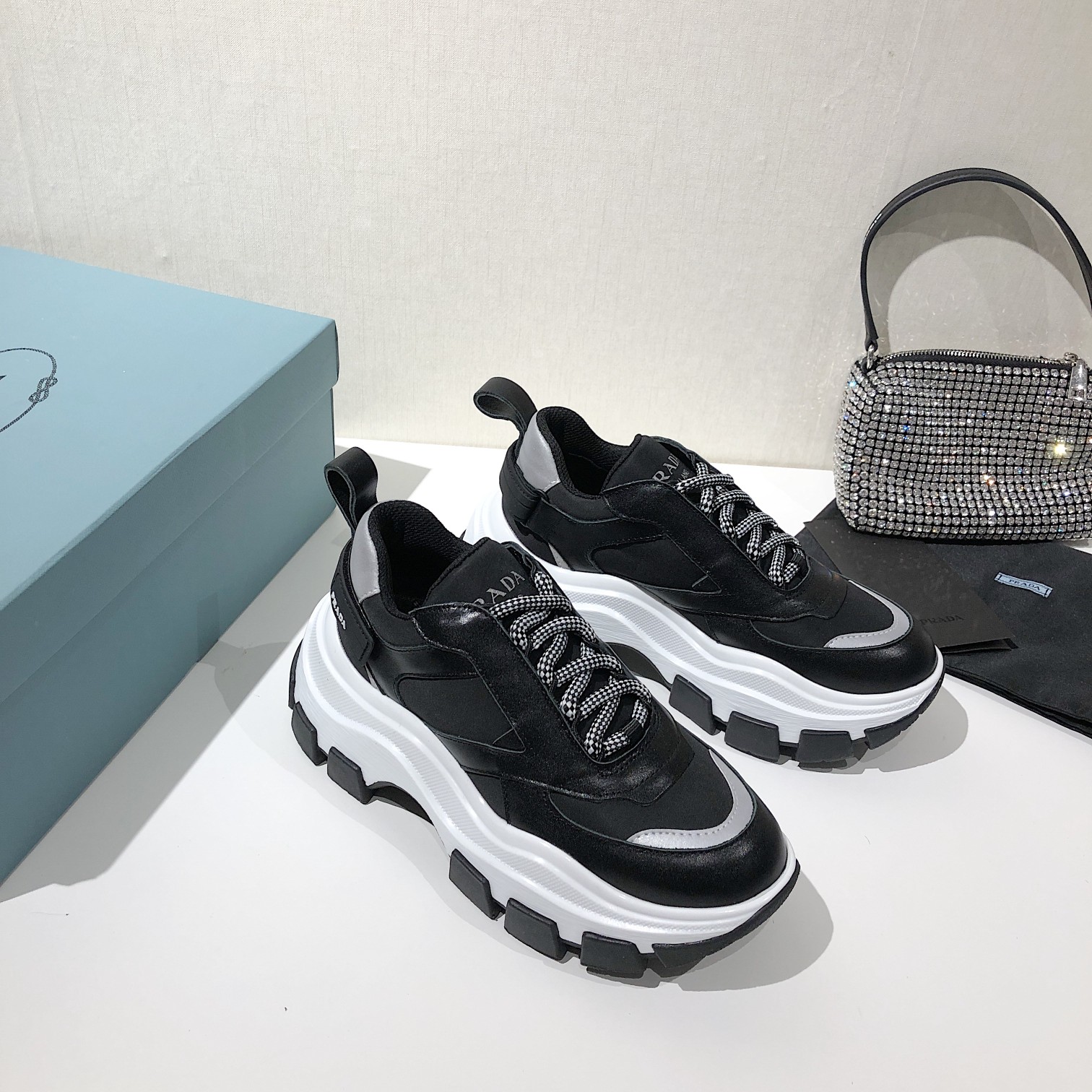 Prada Low Top sneaker 57 - vstockx