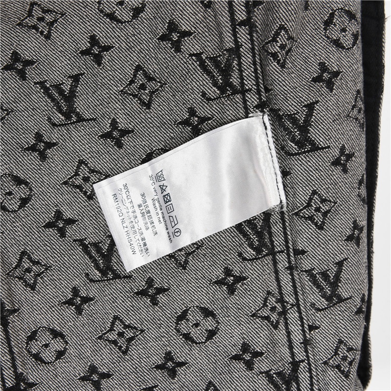 Clothes Louis Vuitton 1327 - vstockx