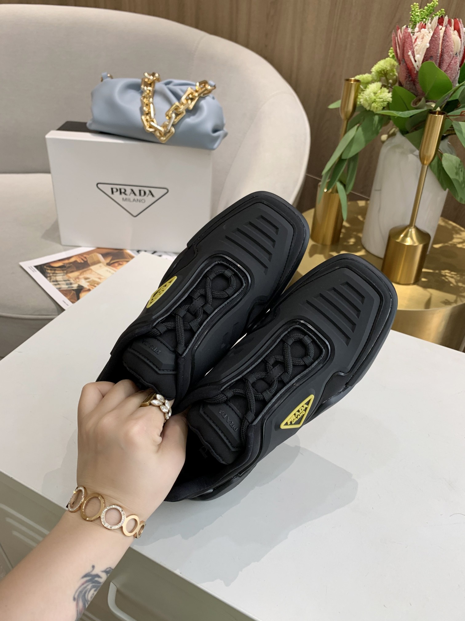 Prada Low Top sneaker 45 - vstockx