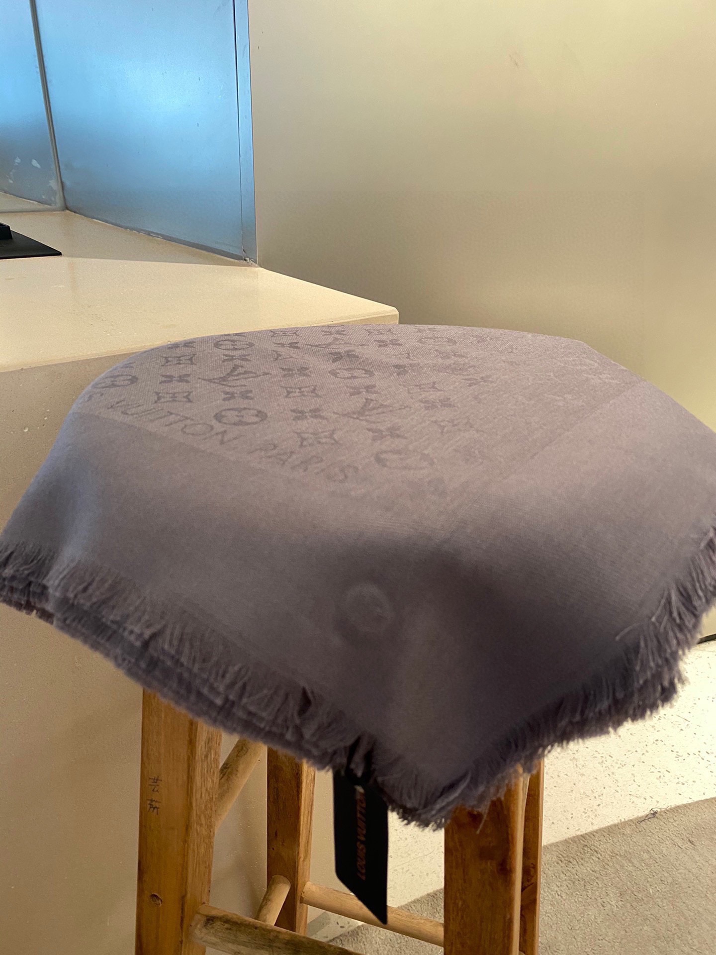 Streetwear Scarf LV 328941 SIZE:140*140cm - vstockx