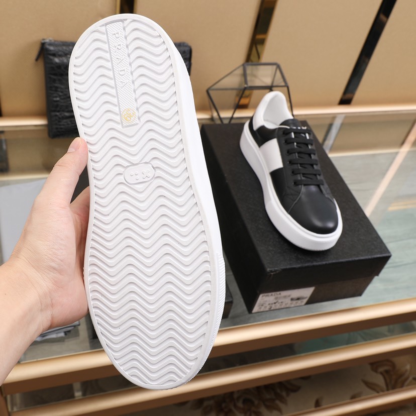 Prada Low Top sneaker 37 - vstockx