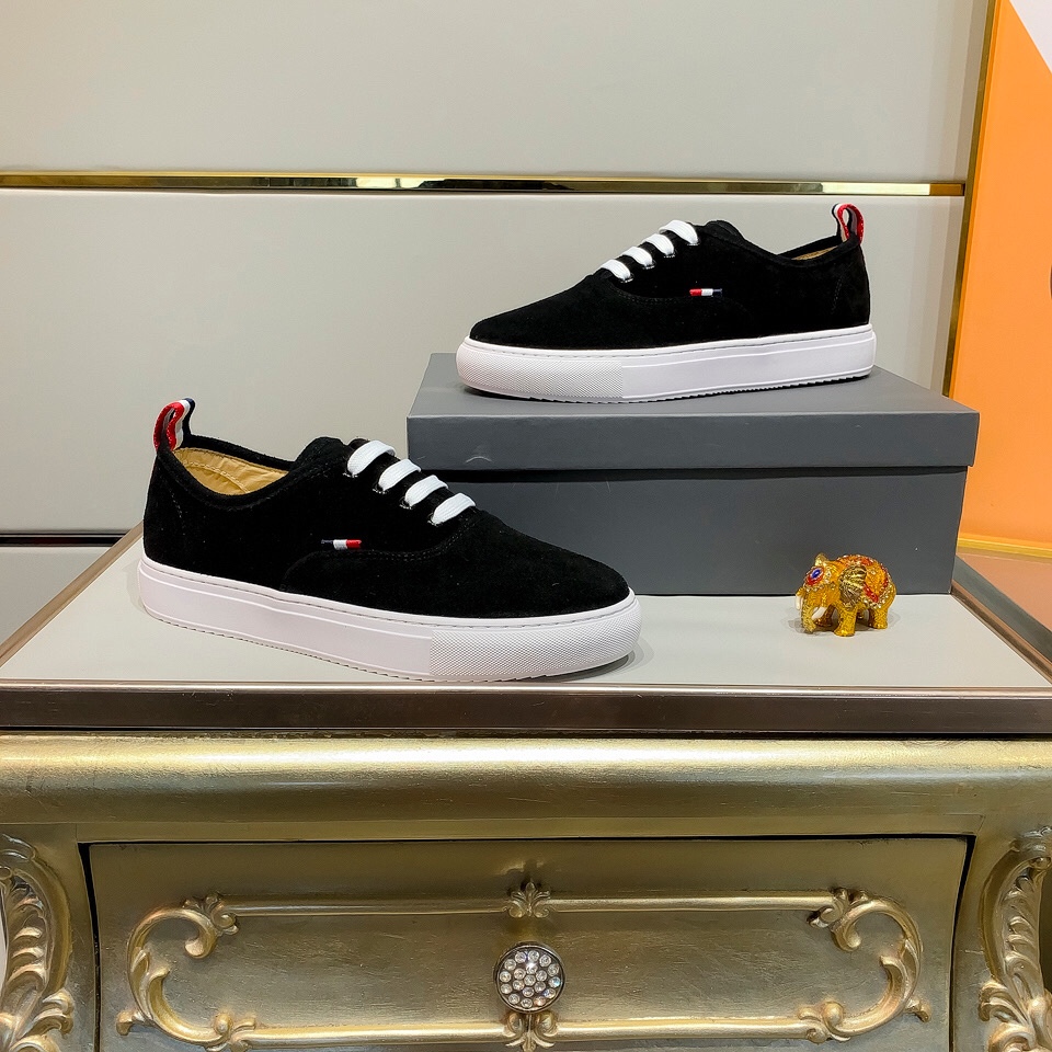 Thom Browne Low Top Sneaker 19 - vstockx