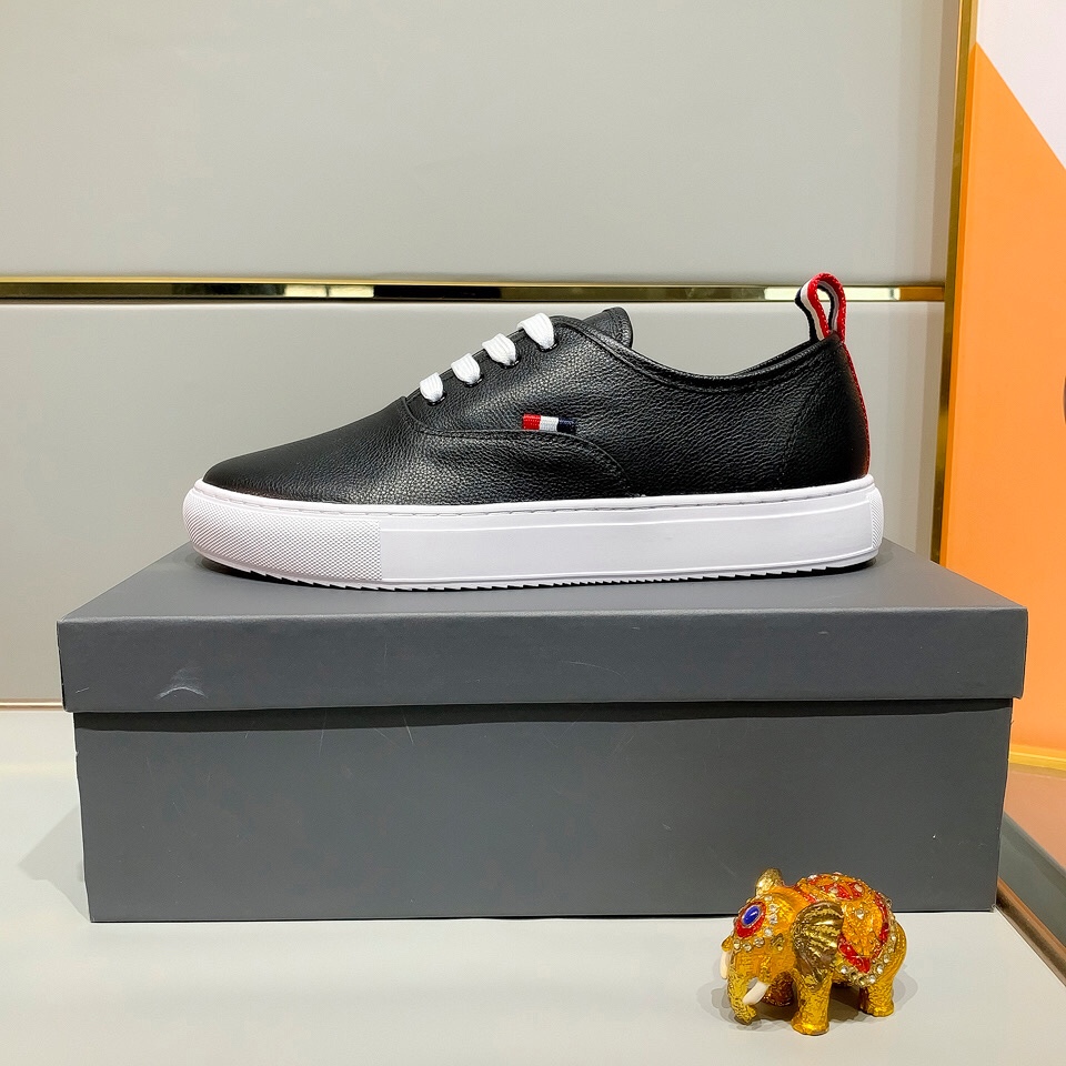 Thom Browne Low Top Sneaker 22 - vstockx