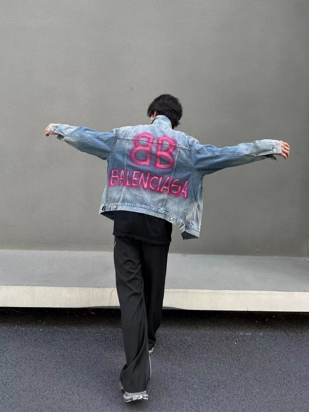 Clothes Balenciaga 135 - vstockx