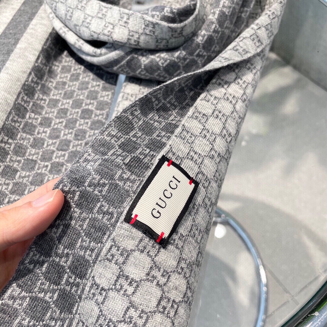 Streetwear Scarf GUCCI 329060 SIZE:32*180cm - vstockx