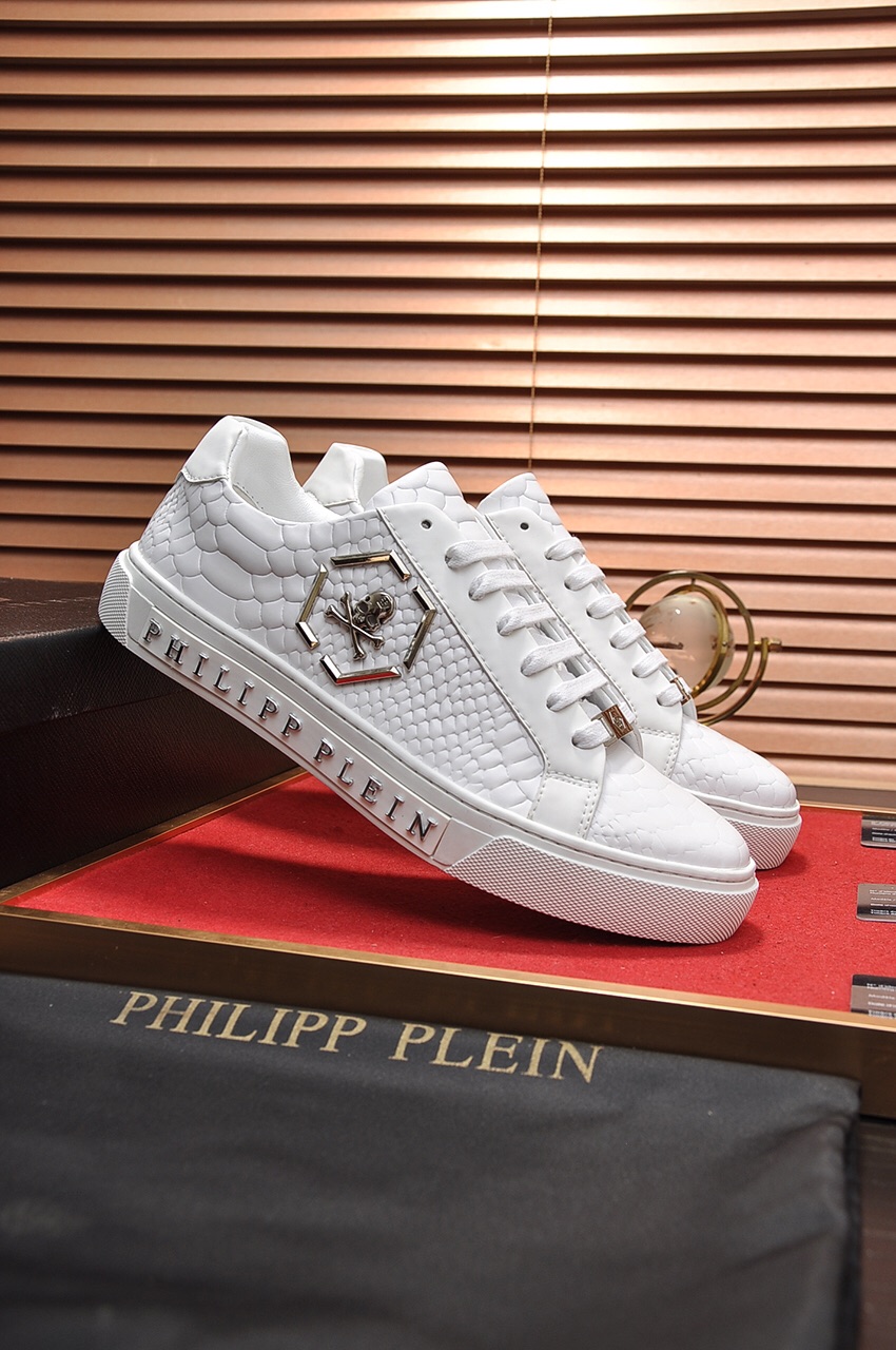 Philipp Plein Low Top Sneakers 15 - vstockx