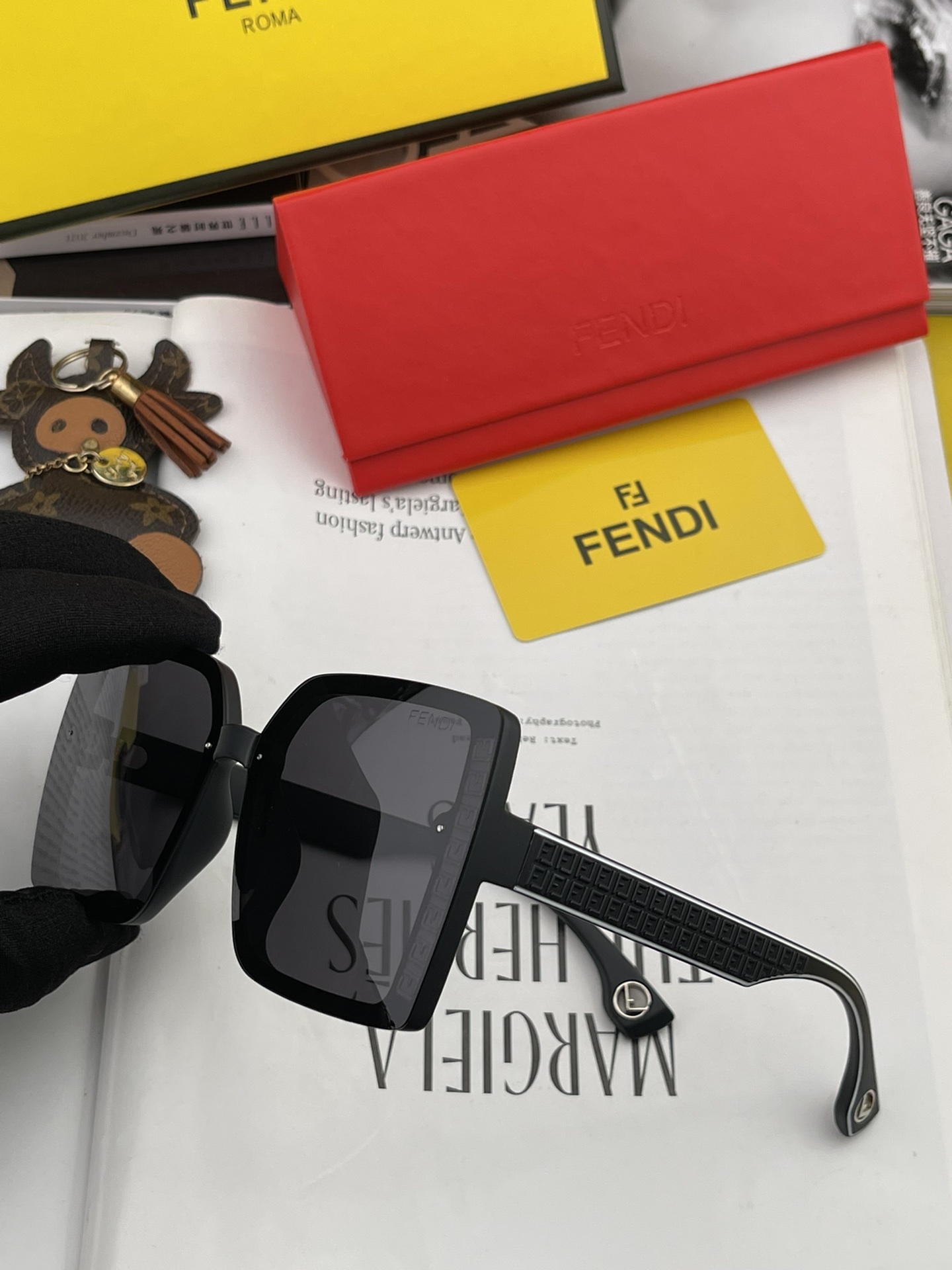 Sunglasses Fendi FD1970 - vstockx