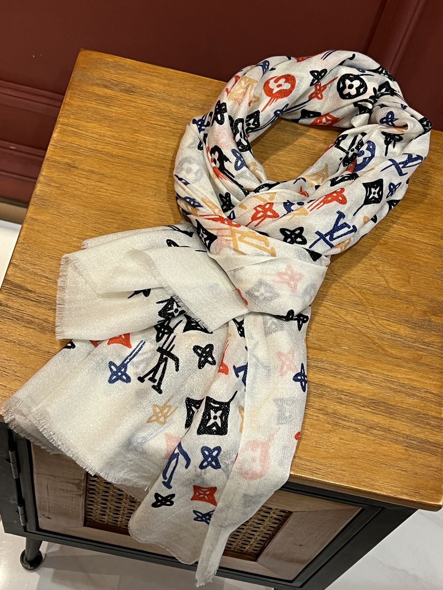 Streetwear Scarf LV 328992 SIZE:110*200cm - vstockx