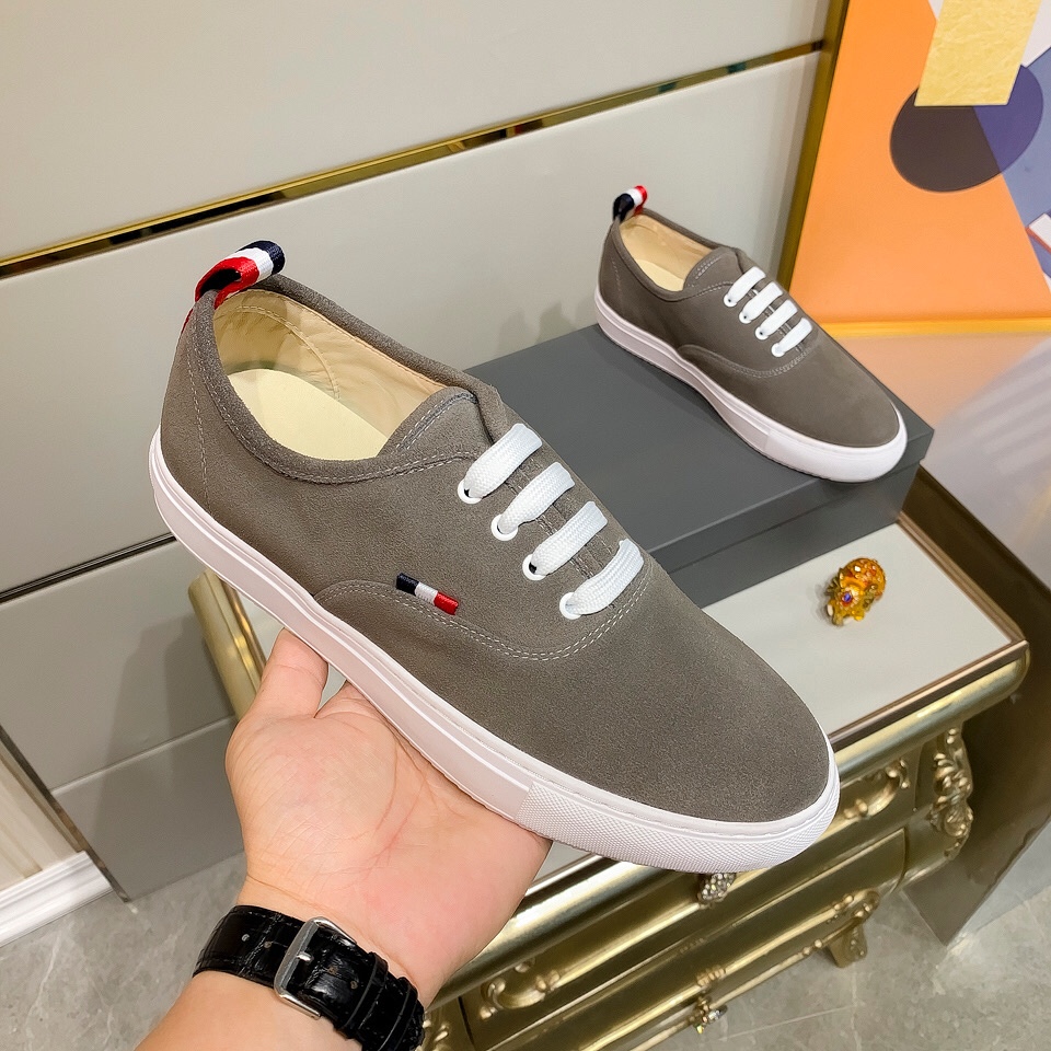 Thom Browne Low Top Sneaker 20 - vstockx