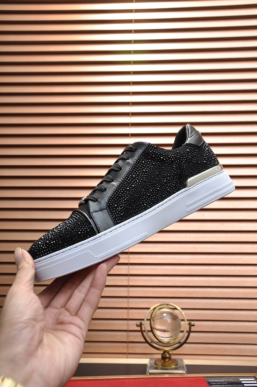 Philipp Plein Low Top Sneakers 8 - vstockx