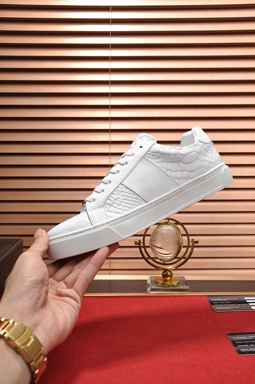 Philipp Plein Low Top Sneakers 17 - vstockx