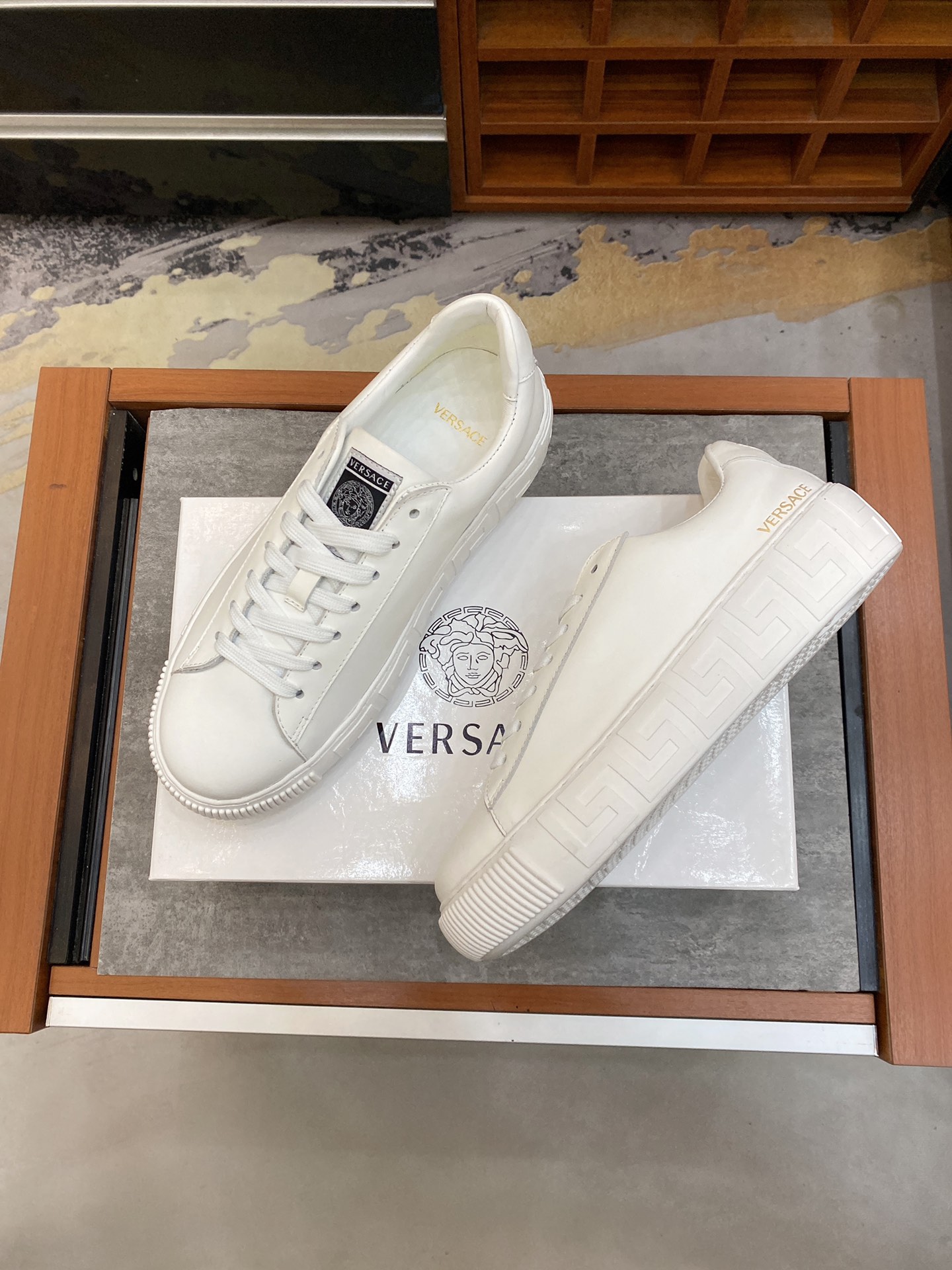 Versace Greca Sneaker 24 - vstockx