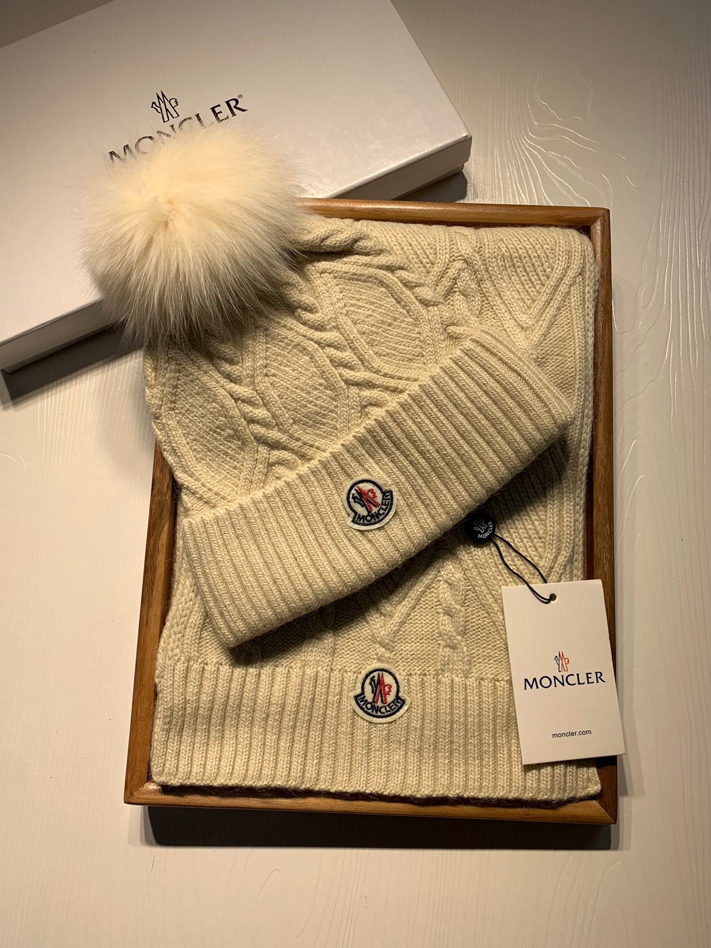 Hat & Scarf Moncler 2 - vstockx