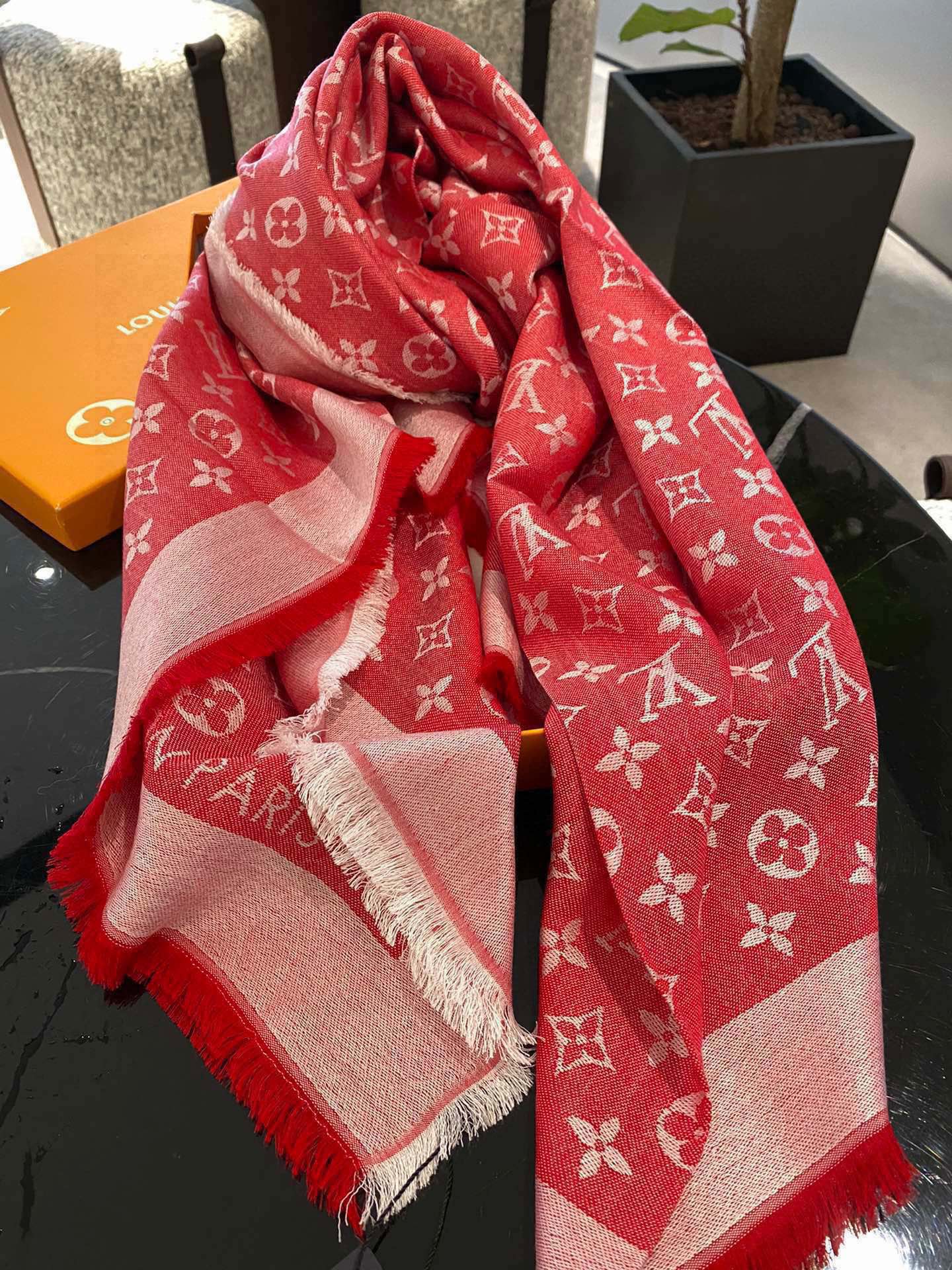 Streetwear Scarf LV 328944 SIZE:140*140cm - vstockx
