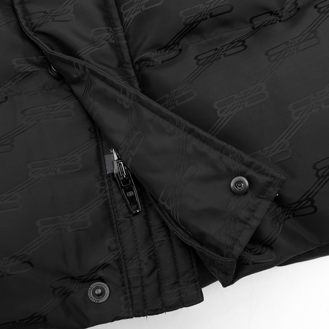 Clothes Balenciaga 138 - vstockx