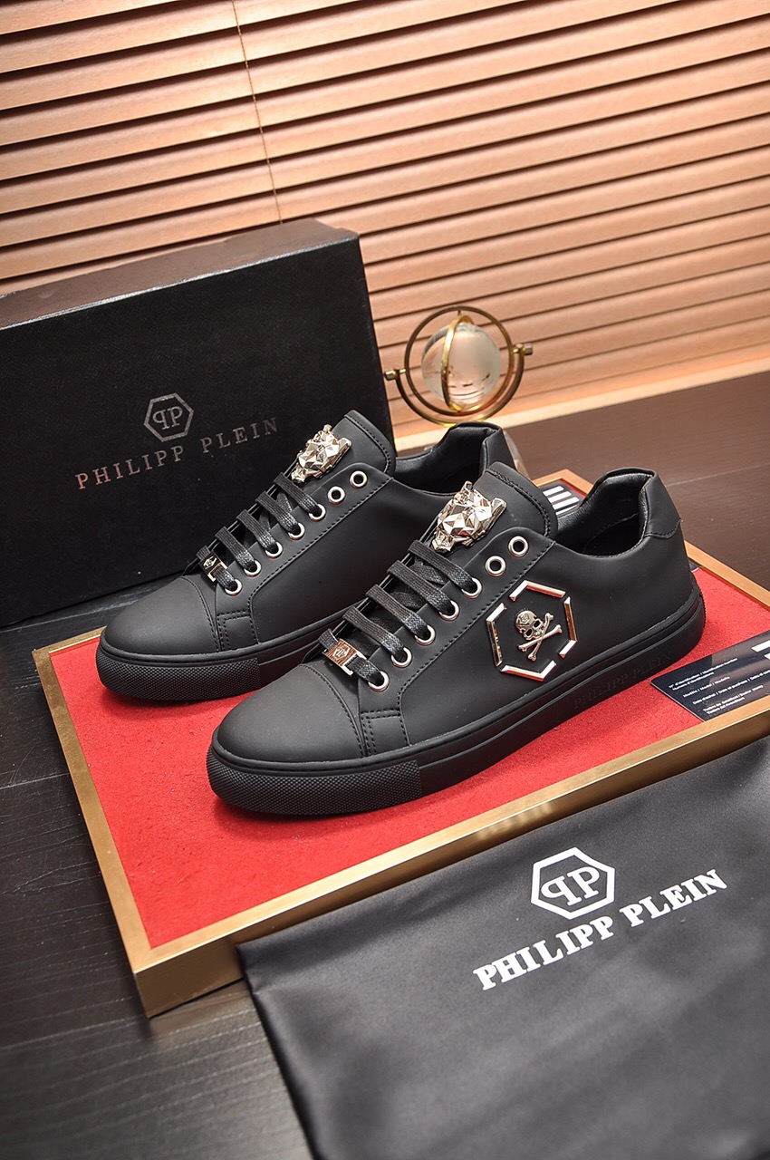 Philipp Plein Low Top Sneakers 12 - vstockx