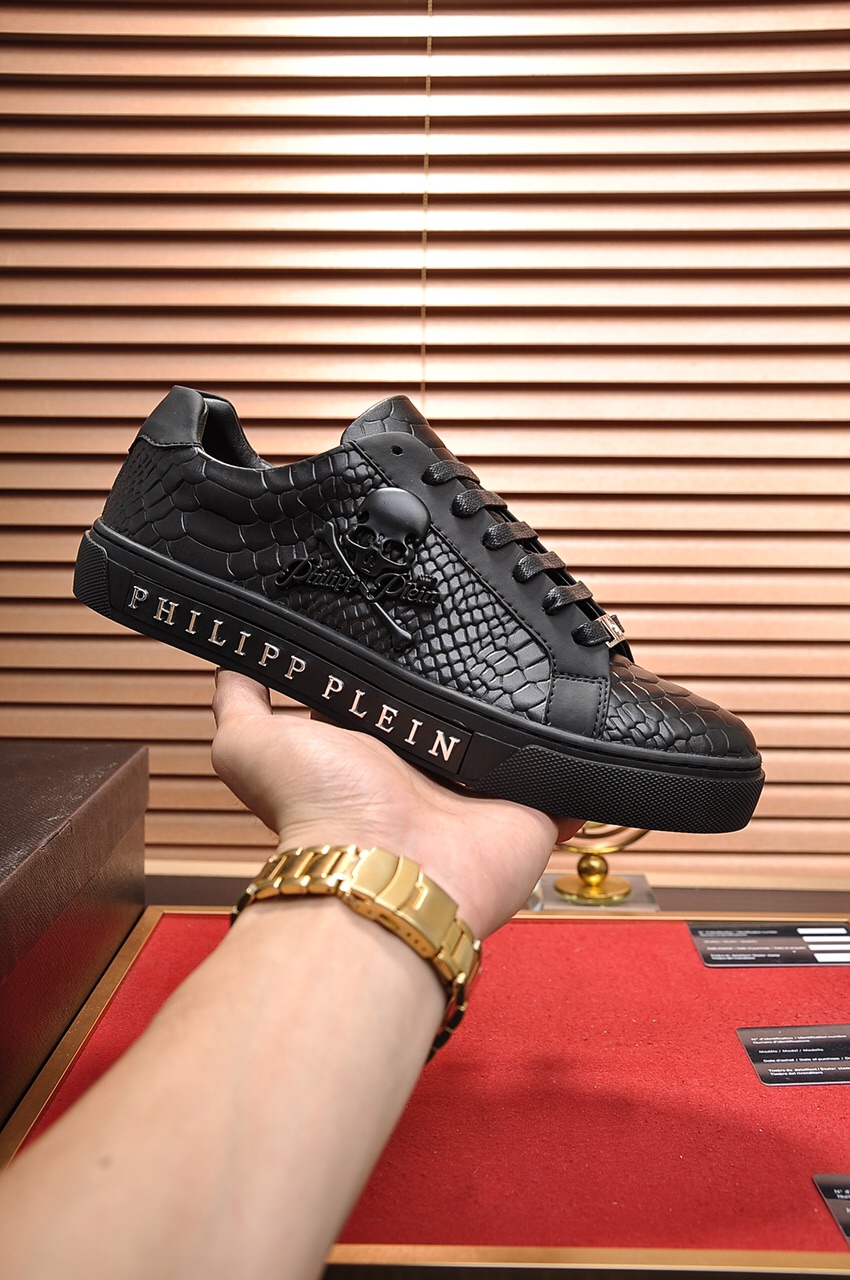 Philipp Plein Low Top Sneakers 20 - vstockx