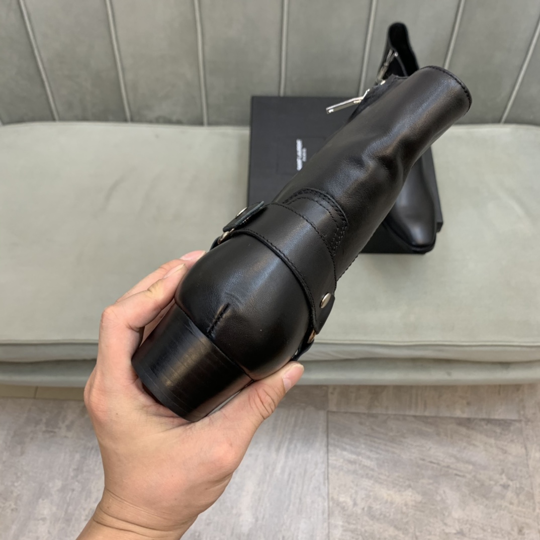 Saint Laurent Boots 6 - vstockx