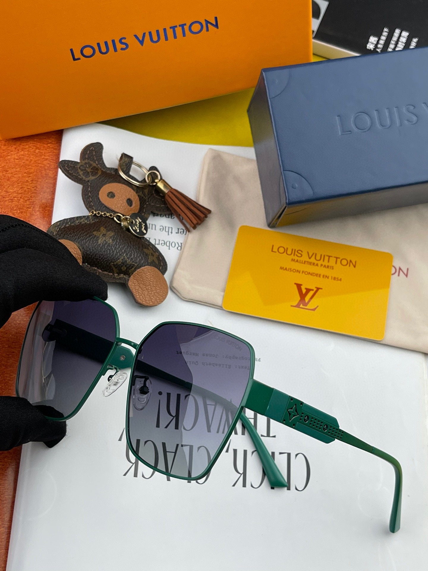 Sunglasses Louis Vuitton L1285 - vstockx