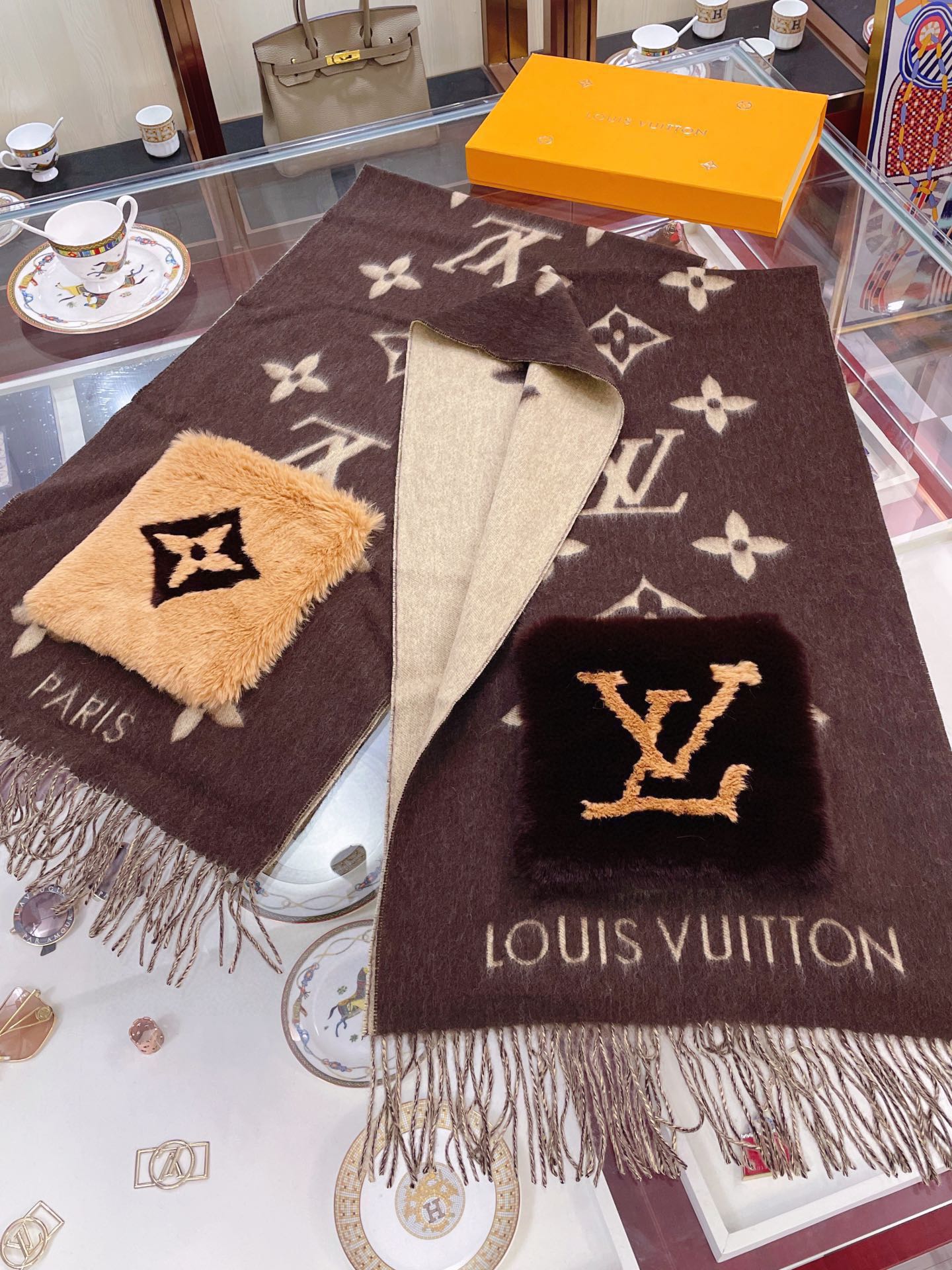 Streetwear Scarf LV 328793 SIZE:190 x 46cm - vstockx