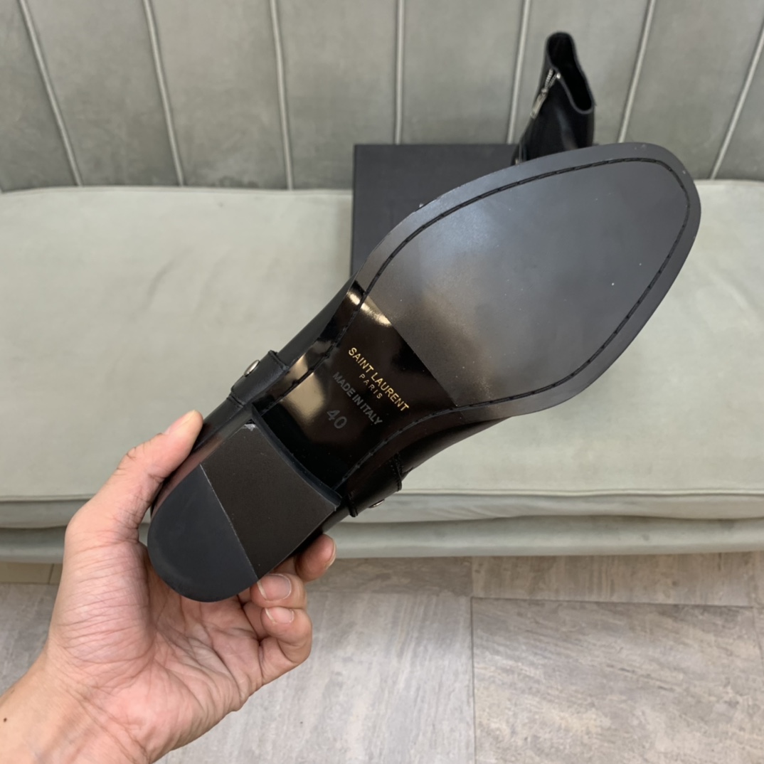 Saint Laurent Boots 6 - vstockx