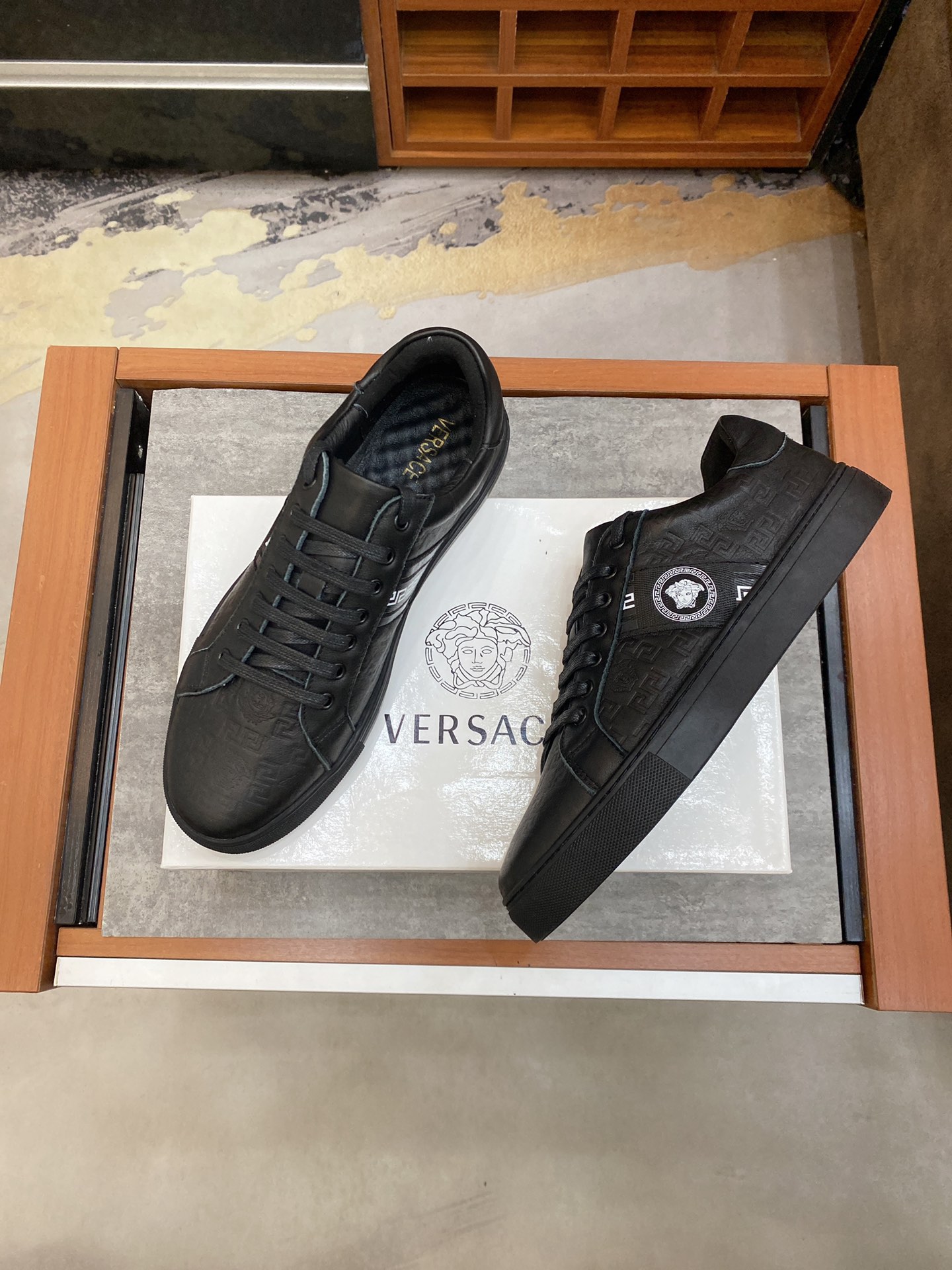 Versace Greca Sneaker 4 - vstockx